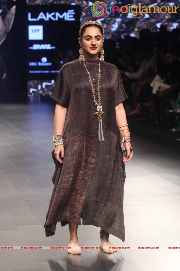 LFW Day 2 Show Design By Deepa Gurnani Event hd photo
