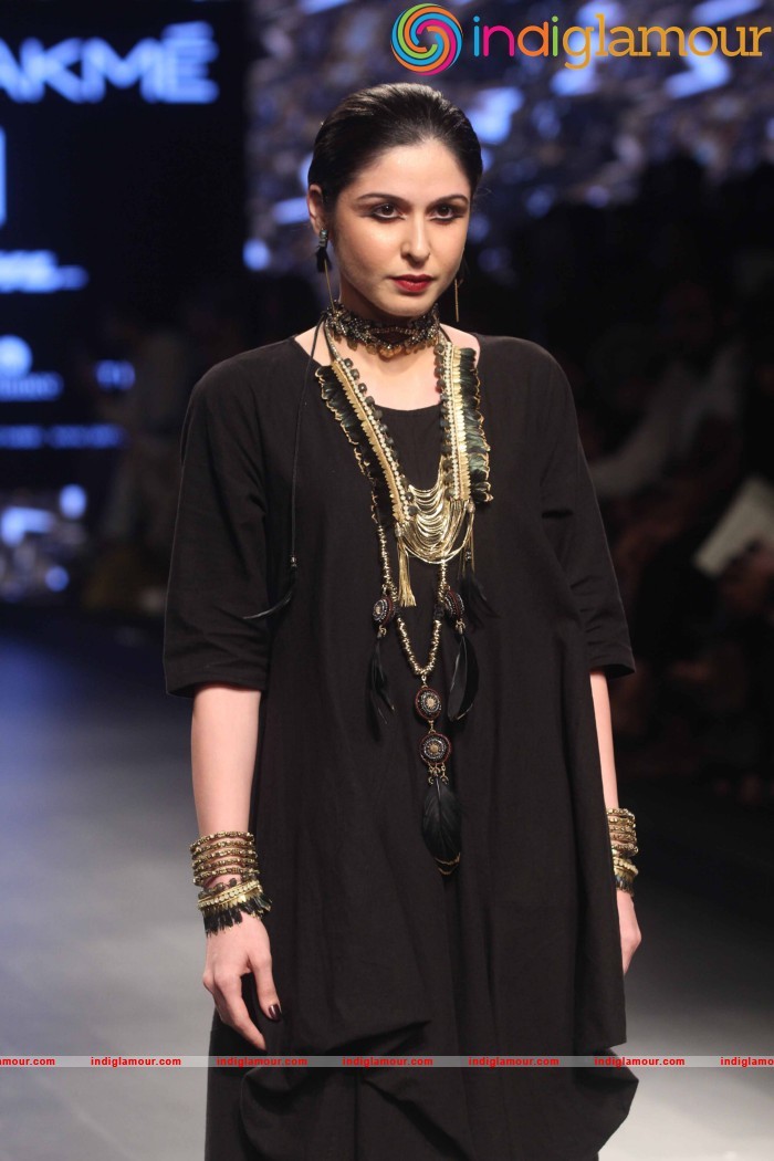 LFW Day 2 Show Design By Deepa Gurnani Event hd photo