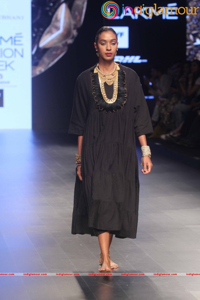 LFW Day 2 Show Design By Deepa Gurnani Event hd photo