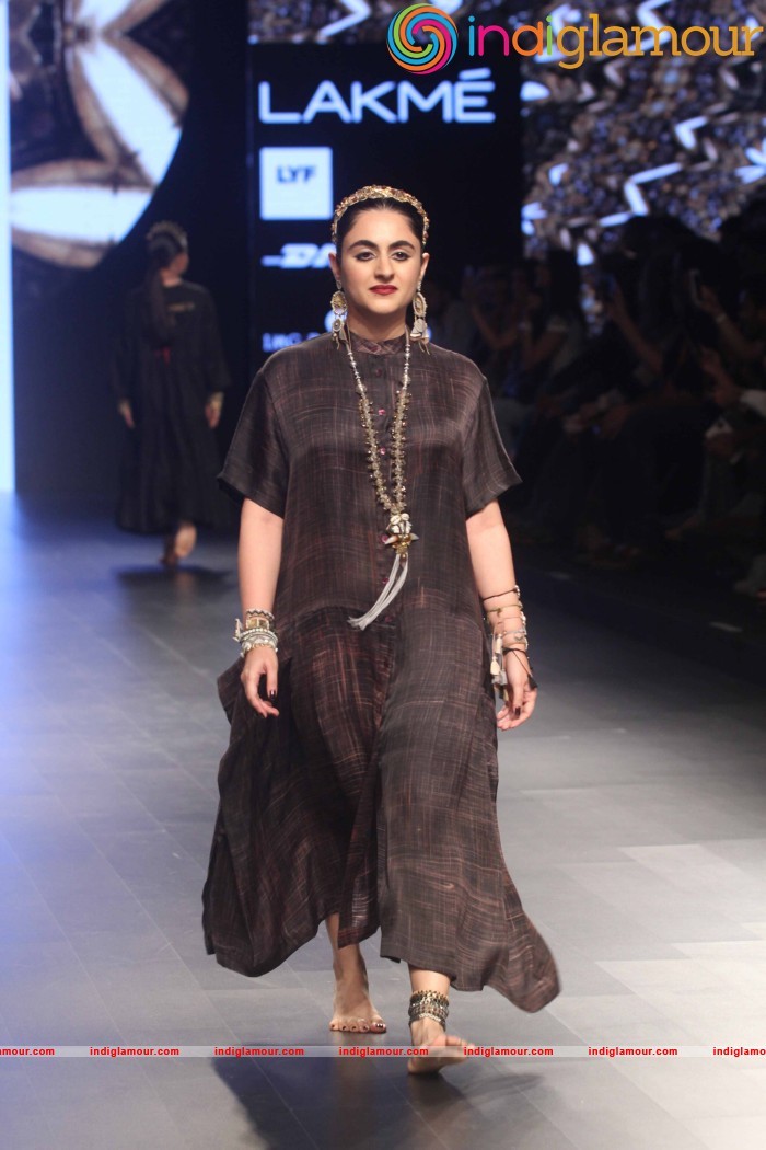 LFW Day 2 Show Design By Deepa Gurnani Event hd photo
