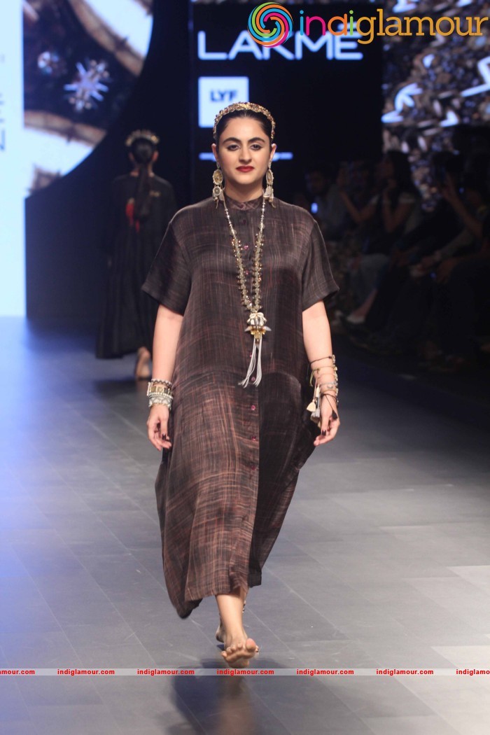 LFW Day 2 Show Design By Deepa Gurnani Event hd photo