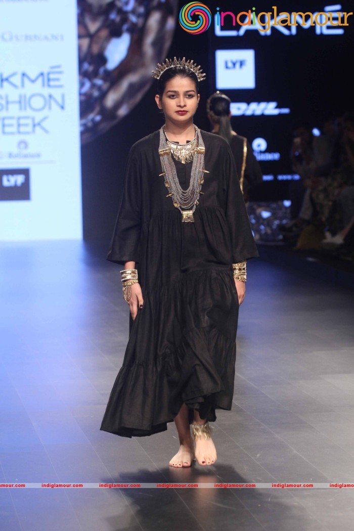 LFW Day 2 Show Design By Deepa Gurnani Event hd photo