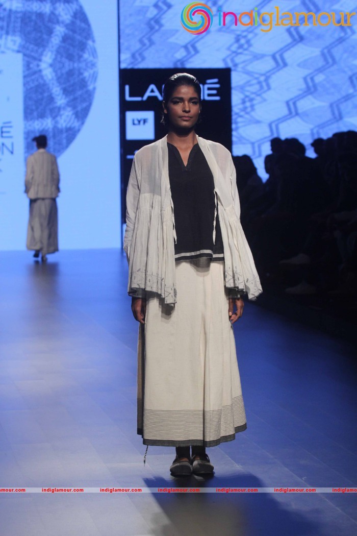 LFW Day 2 Show Design By Injiri Event hd photo