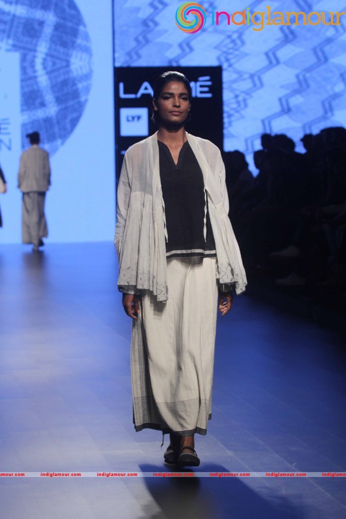 LFW Day 2 Show Design By Injiri Event hd photo