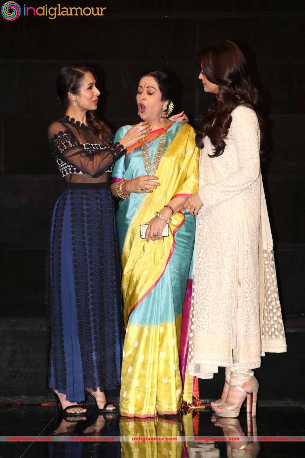 Aishwarya Rai Bachchan Promote Her Movie Sarabjit on Indias Got Talent Event hd photo