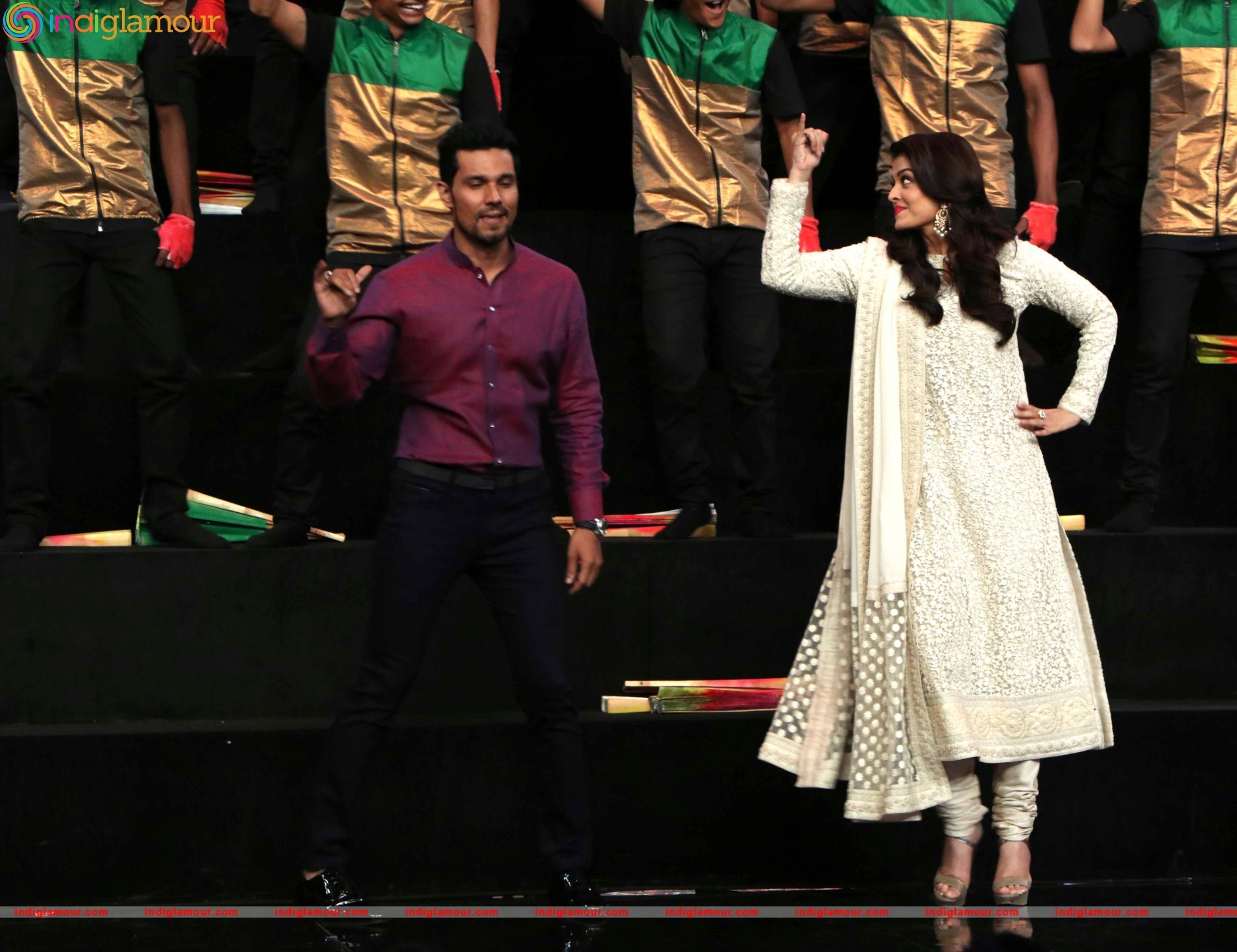 Aishwarya Rai Bachchan Promote Her Movie Sarabjit on Indias Got Talent Event hd photo