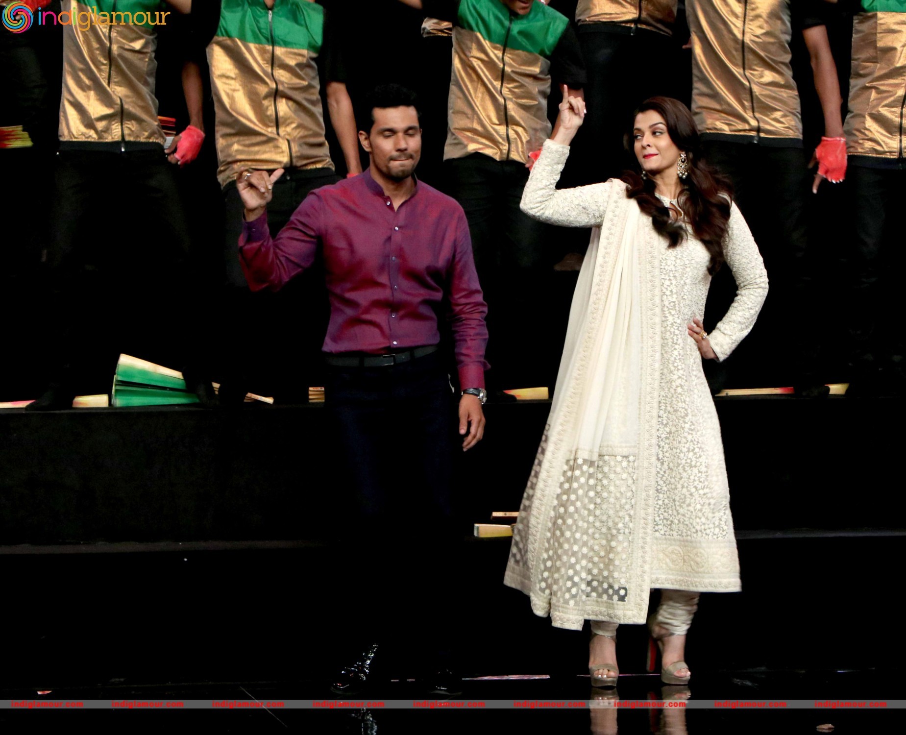 Aishwarya Rai Bachchan Promote Her Movie Sarabjit on Indias Got Talent Event hd photo