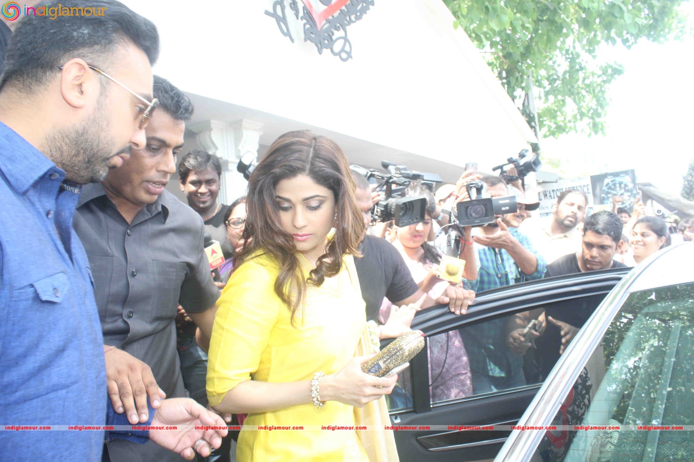 Bipasha Basu and Karan Singh Grover Mehendi Ceremony Event hd photo