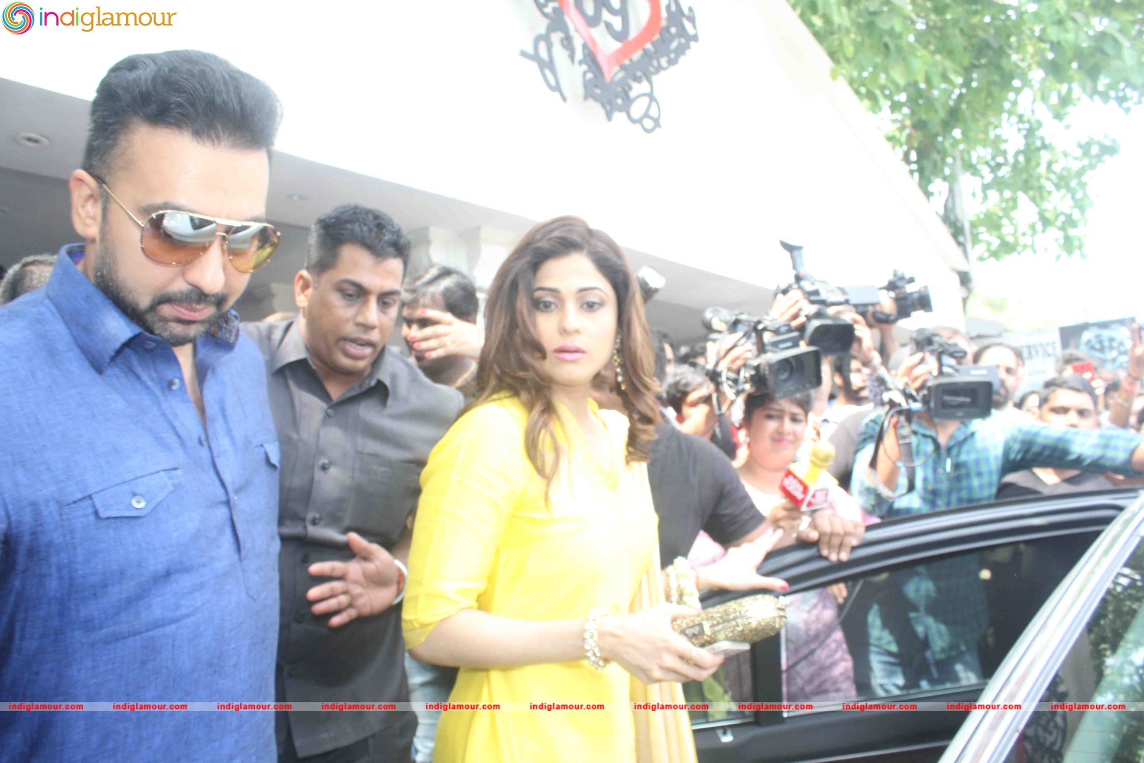 Bipasha Basu and Karan Singh Grover Mehendi Ceremony Event hd photo
