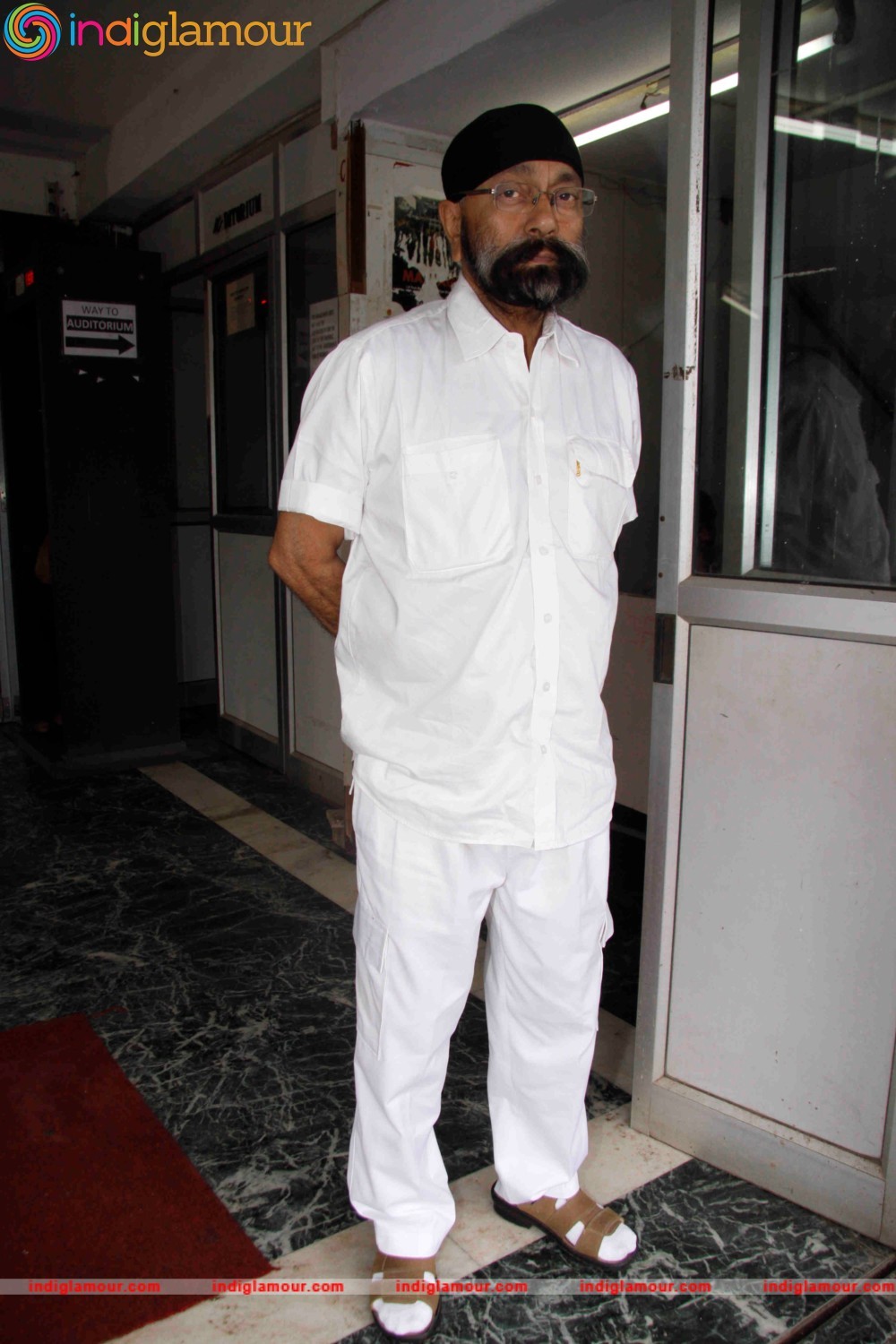 Salman Khan Attend the Prayer Meet of Rajjat Barjatya Event hd photo