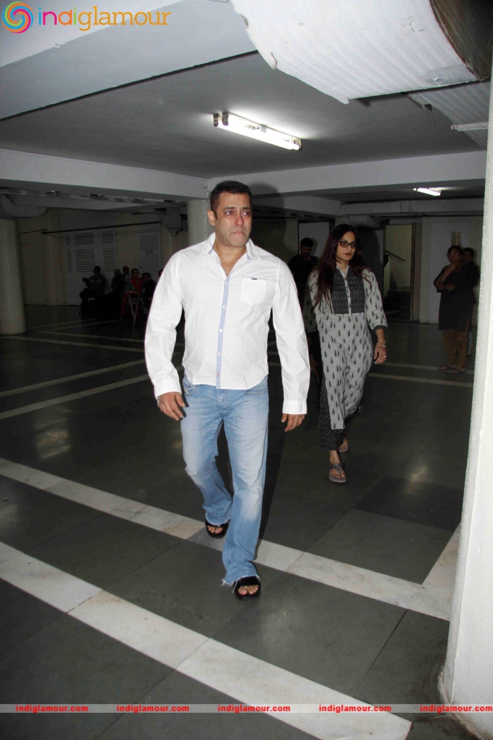 Salman Khan Attend the Prayer Meet of Rajjat Barjatya Event hd photo