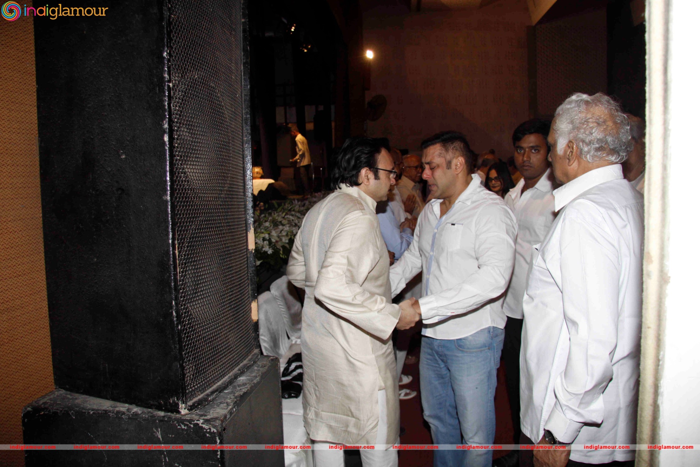 Salman Khan Attend the Prayer Meet of Rajjat Barjatya Event hd photo