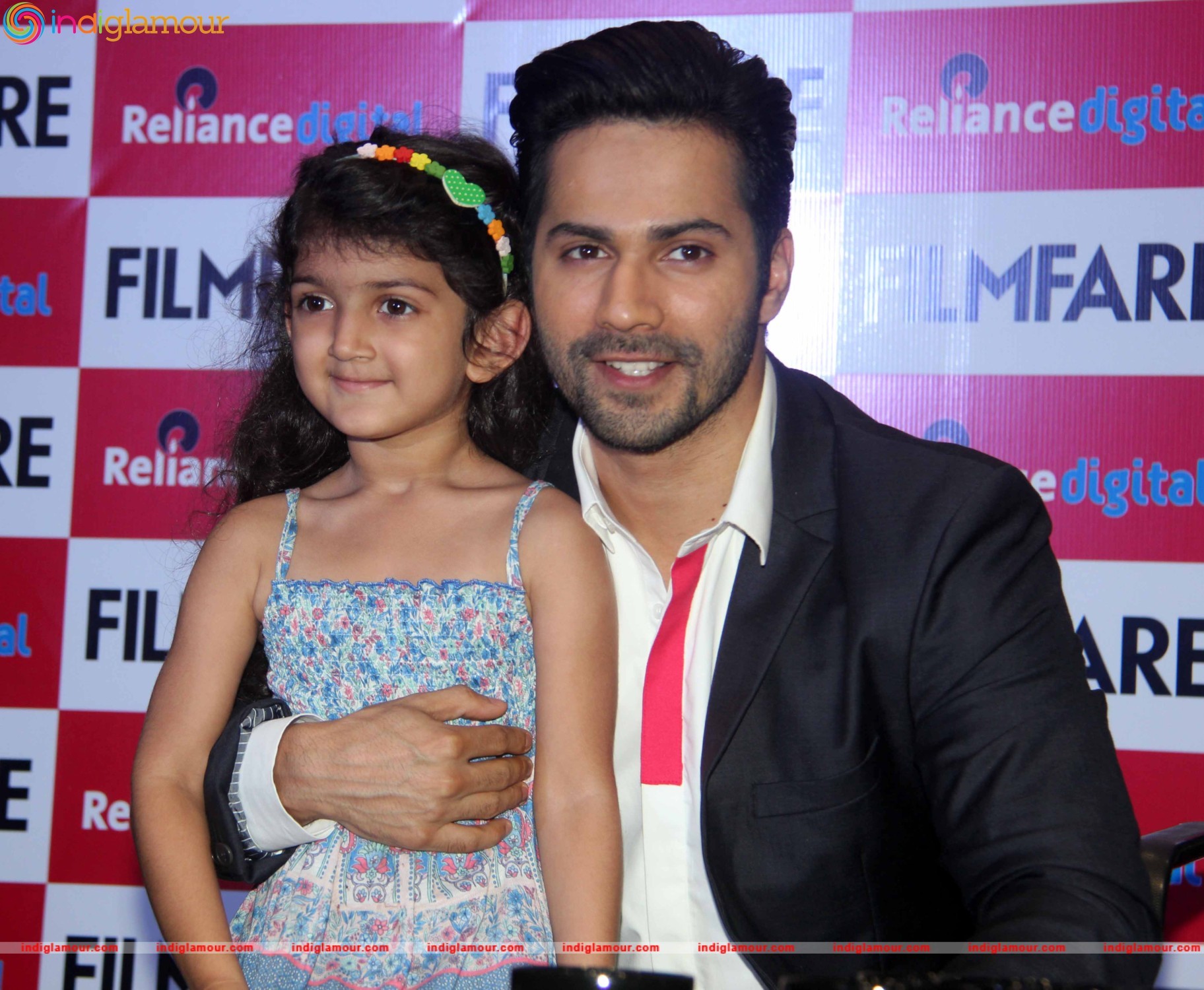 Varun Dhavan Launches Filmfare August 2016 Cover Issue Event hd photo
