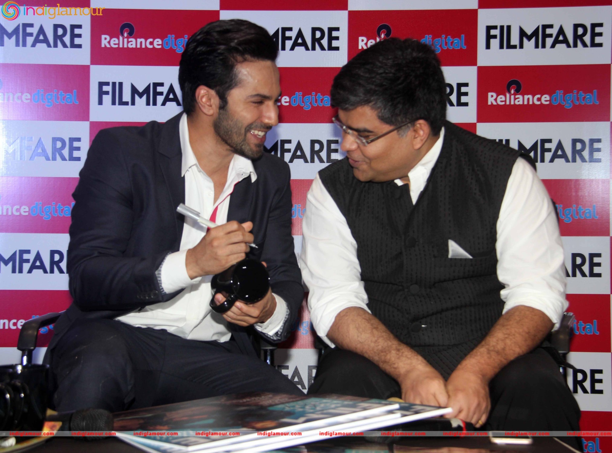 Varun Dhavan Launches Filmfare August 2016 Cover Issue Event hd photo