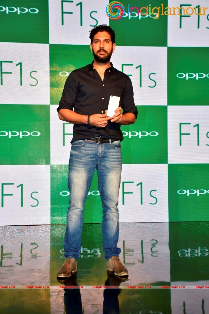 Sonam Kapoor At Promotional Event Of OPPO Mobiles Event hd photo
