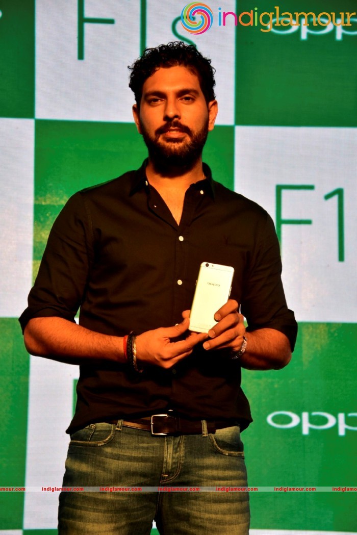 Sonam Kapoor At Promotional Event Of OPPO Mobiles Event hd photo
