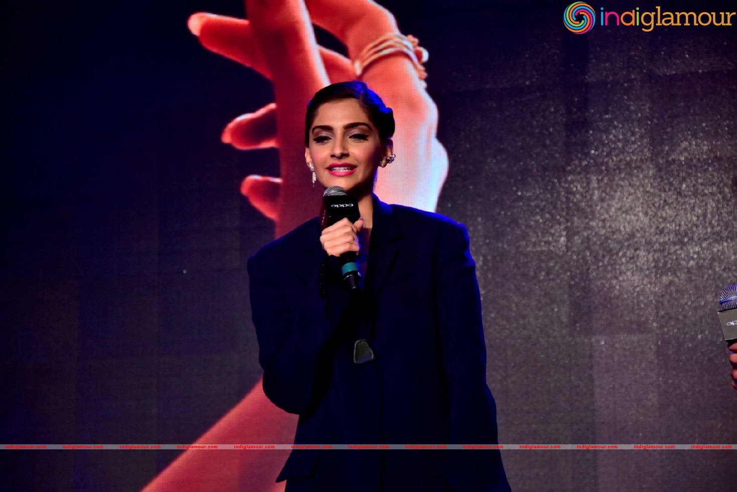 Sonam Kapoor At Promotional Event Of OPPO Mobiles Event hd photo