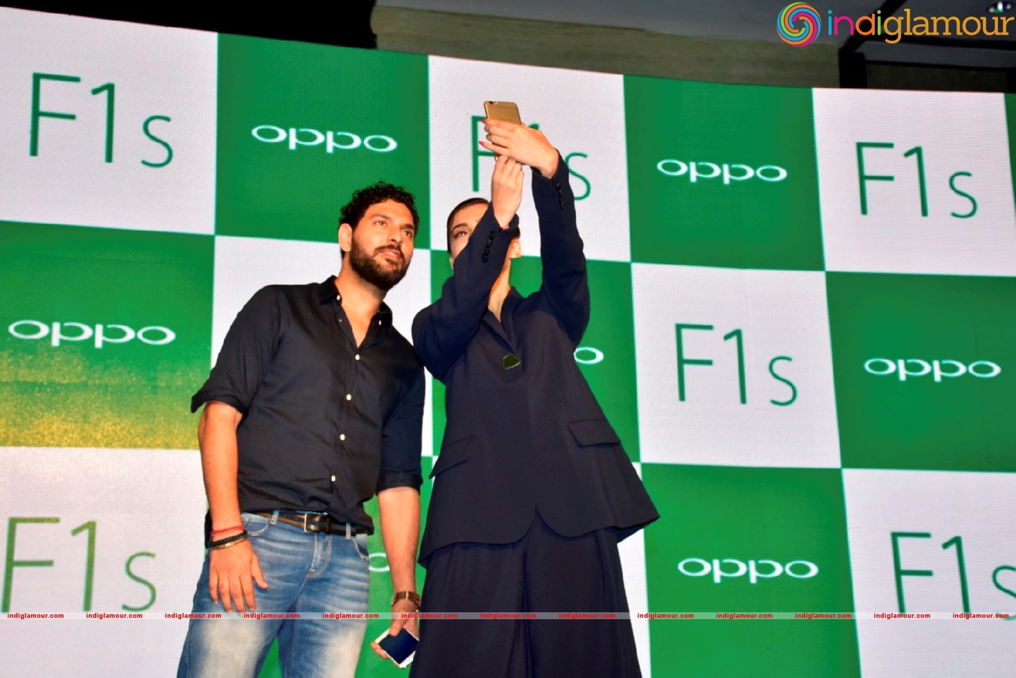 Sonam Kapoor At Promotional Event Of OPPO Mobiles Event hd photo