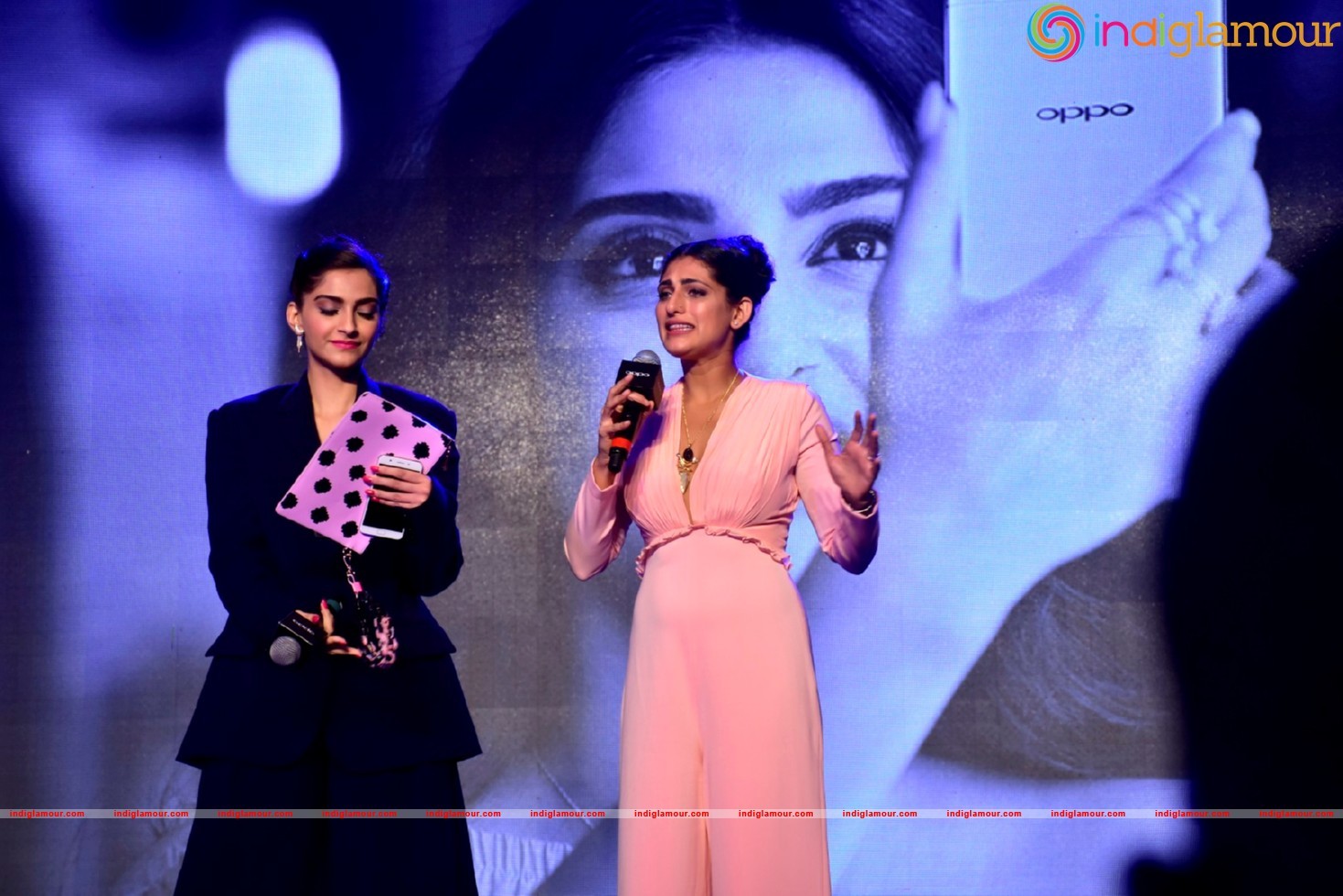Sonam Kapoor At Promotional Event Of OPPO Mobiles Event hd photo