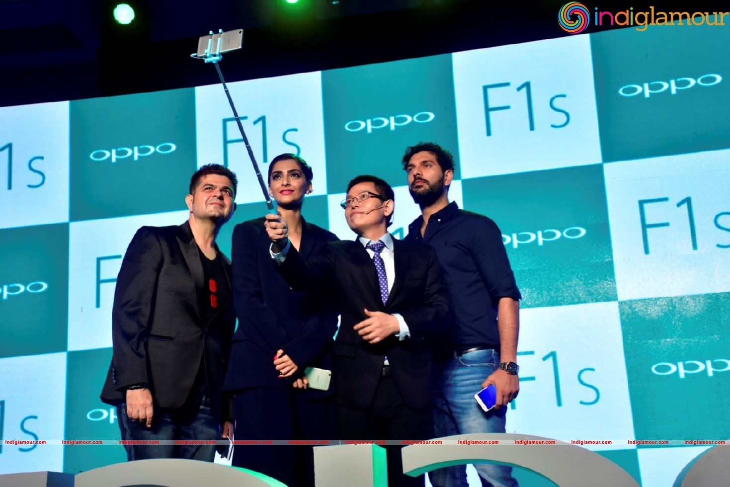 Sonam Kapoor At Promotional Event Of OPPO Mobiles Event hd photo