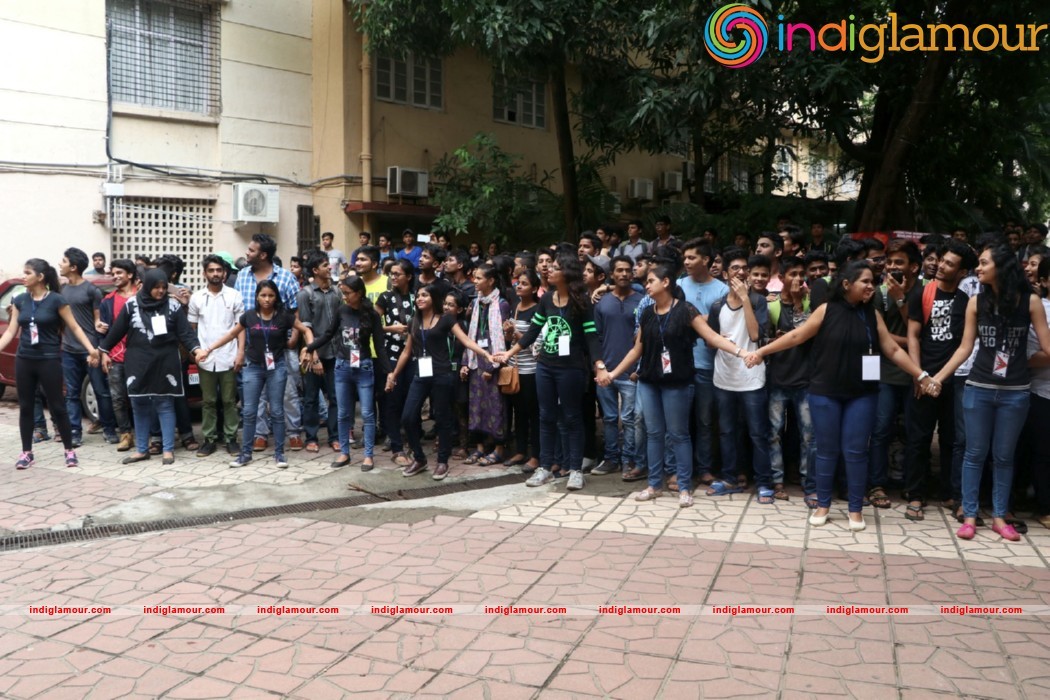 Sonakshi Sinha Singing LIVE Rajj Rajj Ke From AKIRA Event hd photo
