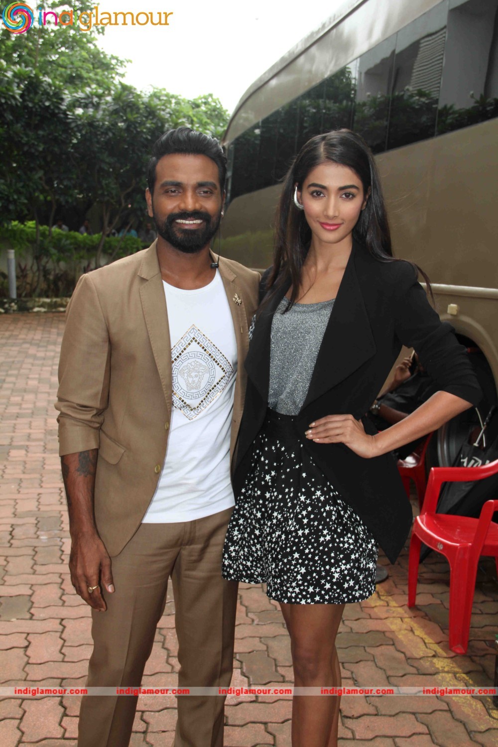 Hrithik Roshan and Pooja Hegde on Dance Plus Event hd photo