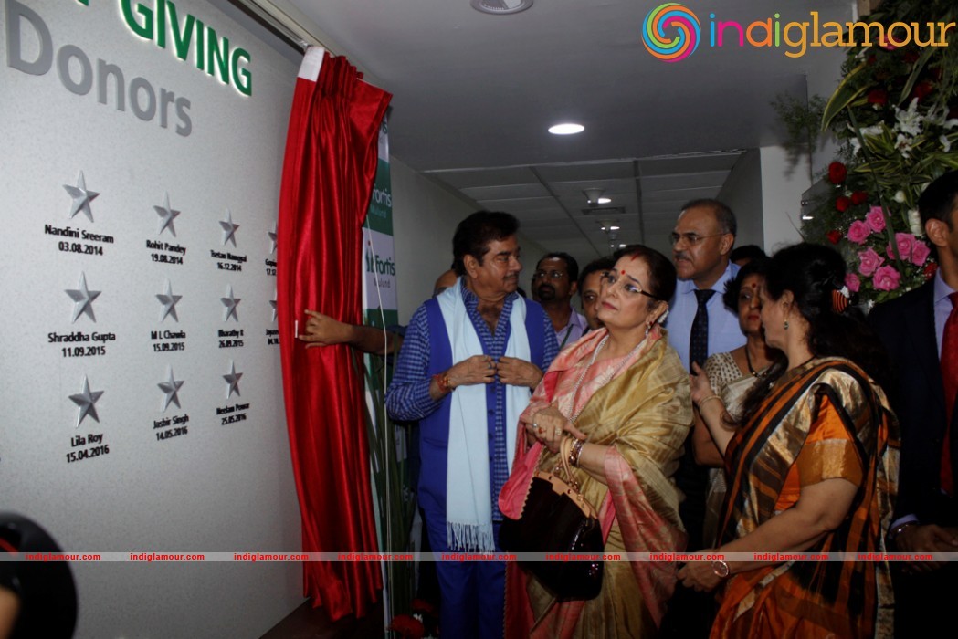 Shatrughan Sinha During The Unveiling Of The Wall Of Tribute And Felicitating Event hd photo