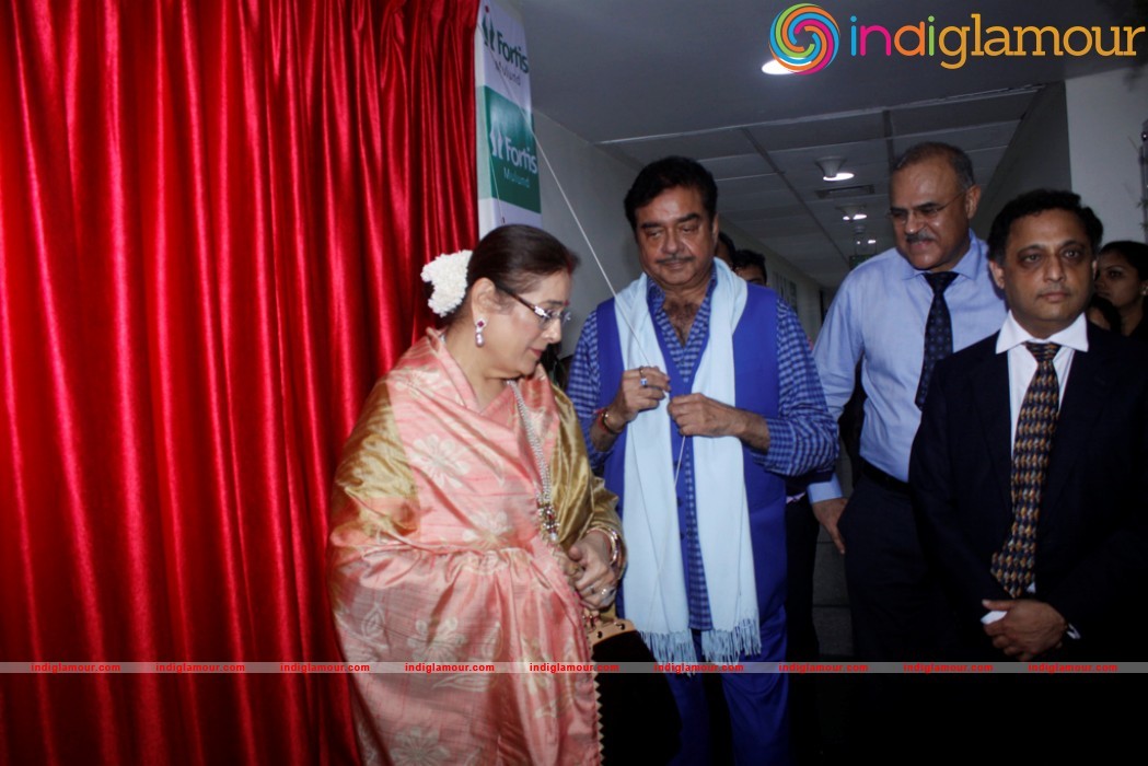 Shatrughan Sinha During The Unveiling Of The Wall Of Tribute And Felicitating Event hd photo
