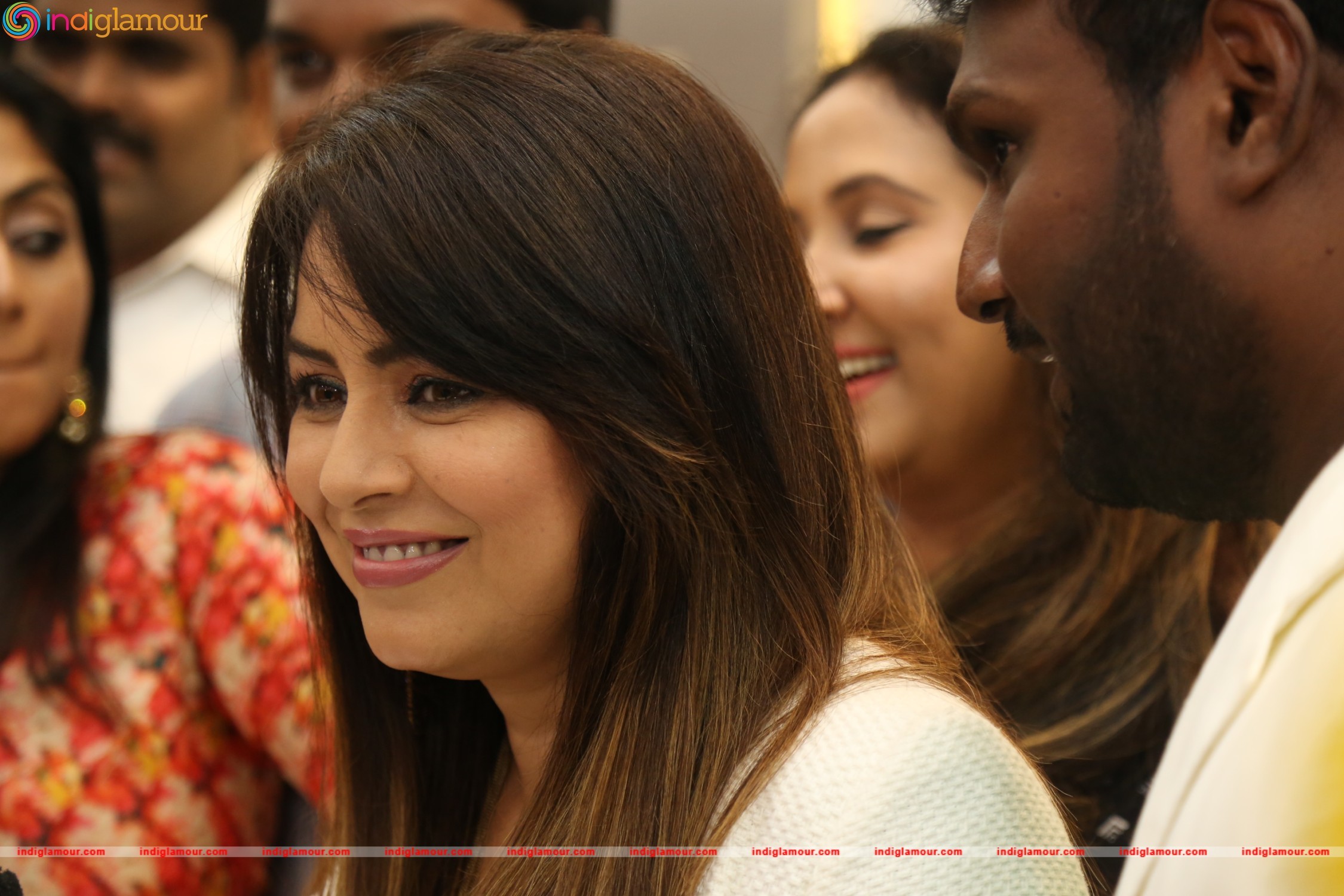 Actress Mahima Chaudhry Launches the New Advanced Beauty and Cosmetic Clinic at Kilpauk Event hd photo