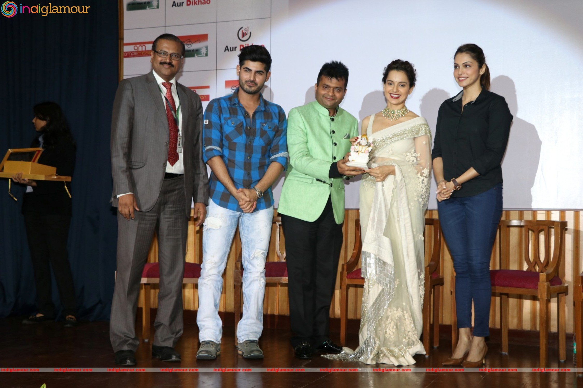 Kangana Ranaut,Omkar Kapoor and Isha Koppikar Promote Swachh Bharat Event hd photo