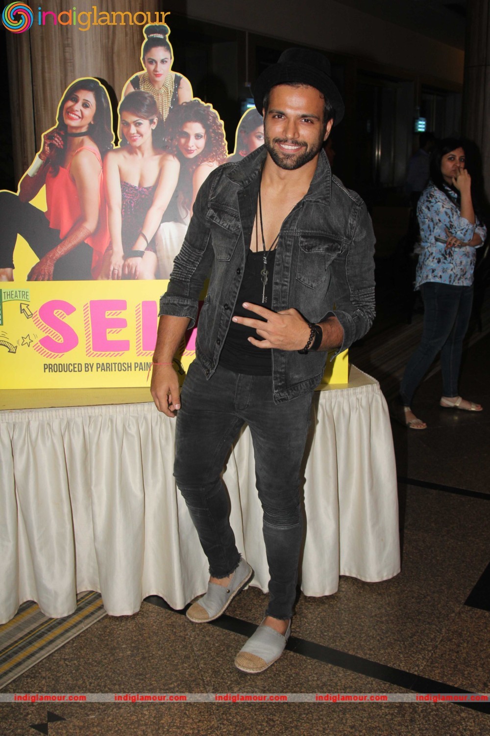 Premiere of English Play Selfie Event hd photo