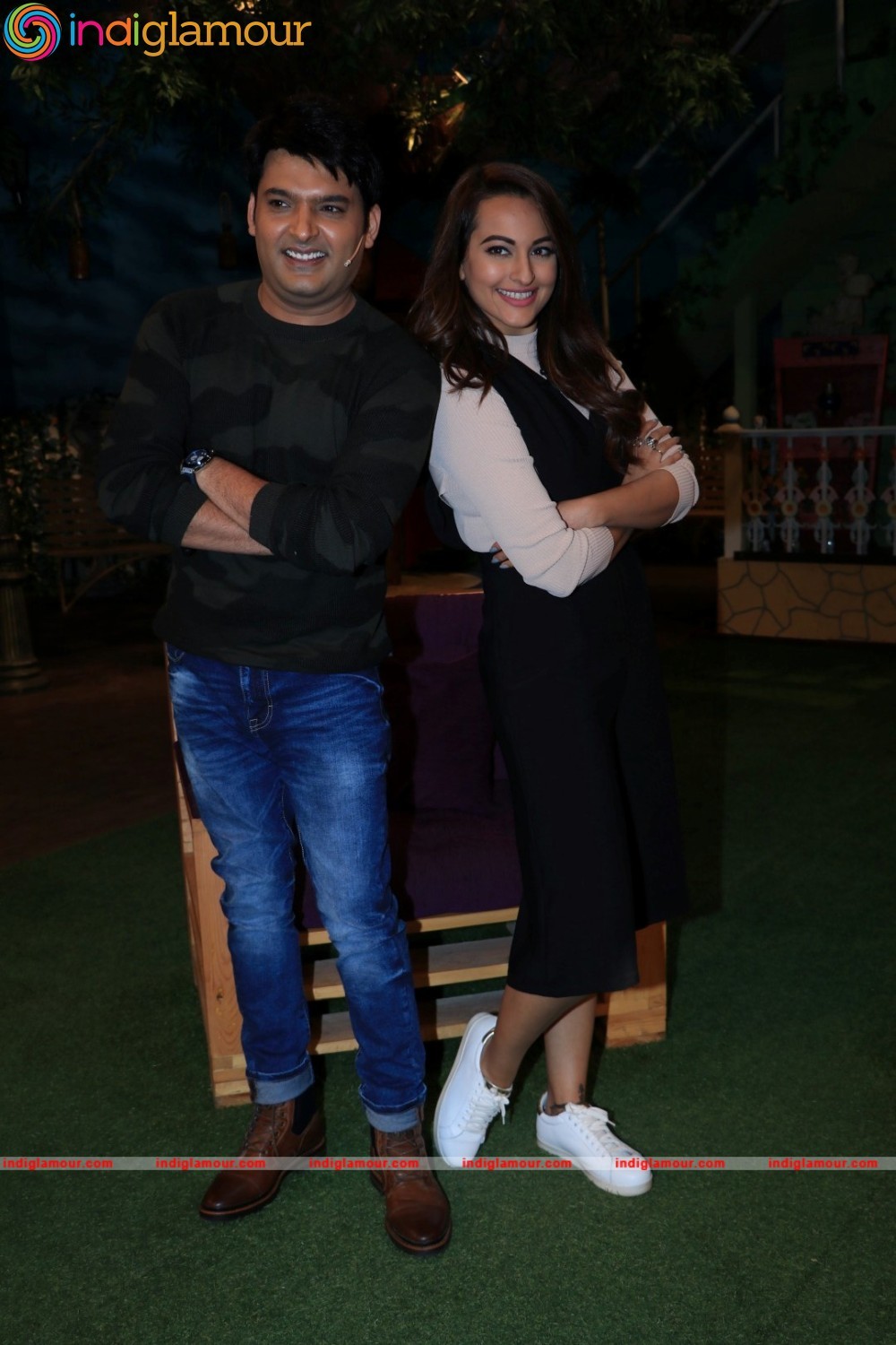 Sonakshi Sinha Promotes Film Akira At The Kapil Sharma Show Event hd photo