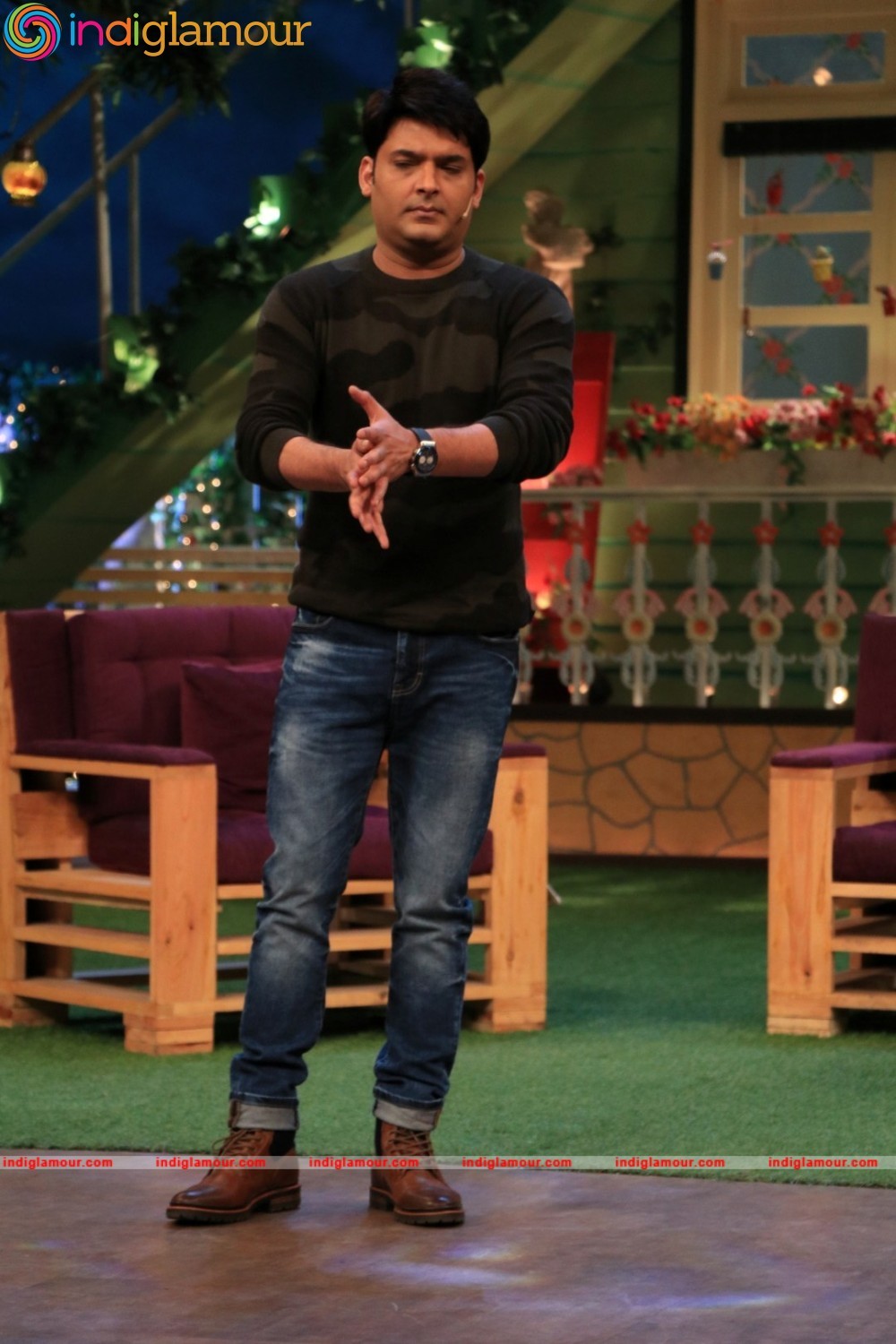 Sonakshi Sinha Promotes Film Akira At The Kapil Sharma Show Event hd photo
