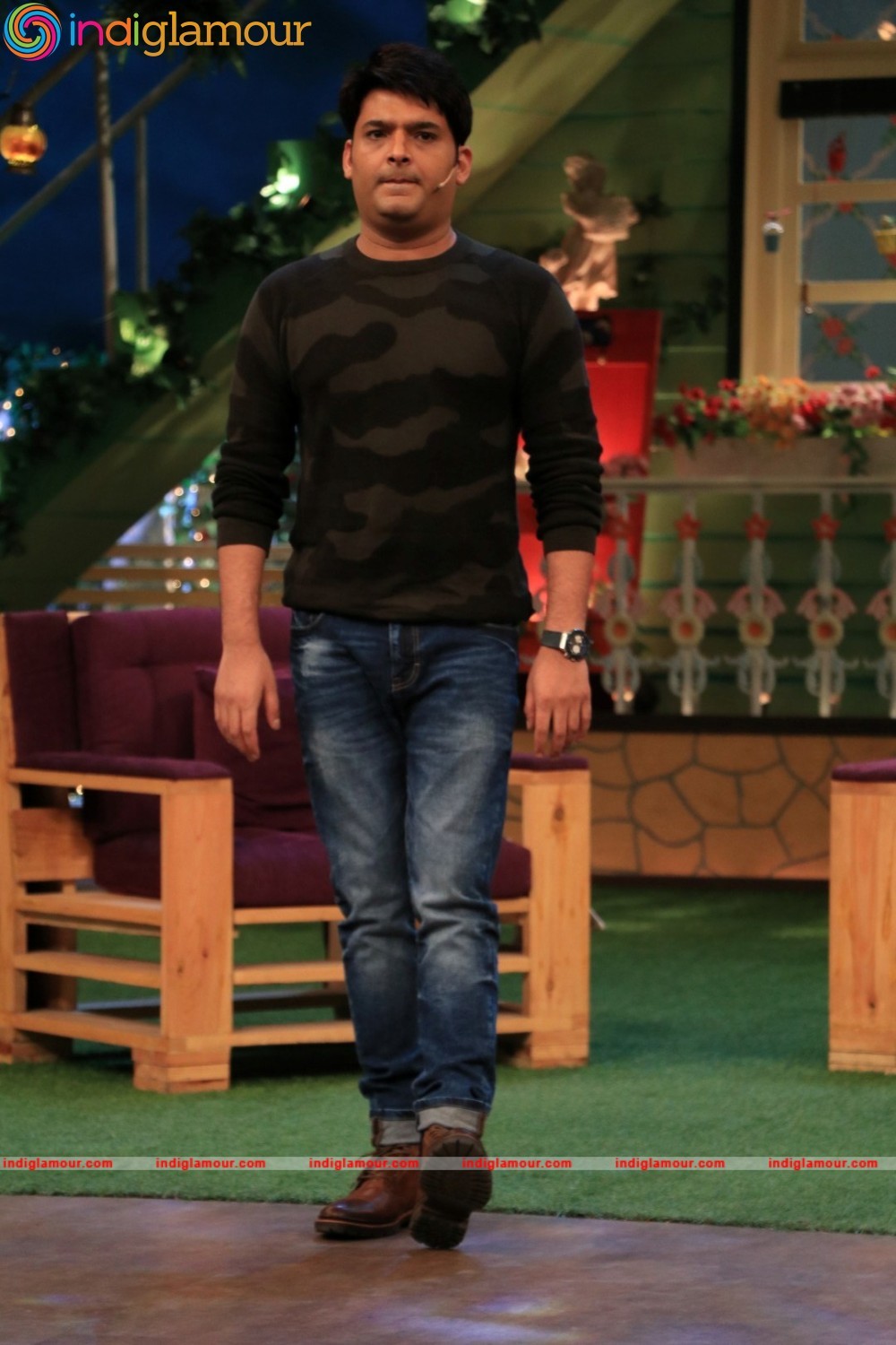 Sonakshi Sinha Promotes Film Akira At The Kapil Sharma Show Event hd photo