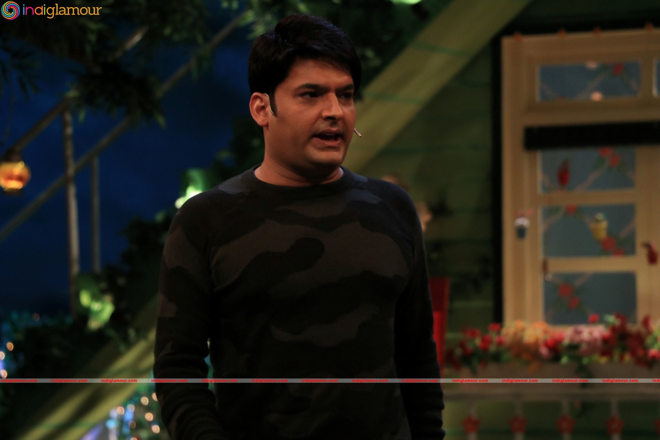 Sonakshi Sinha Promotes Film Akira At The Kapil Sharma Show Event hd photo