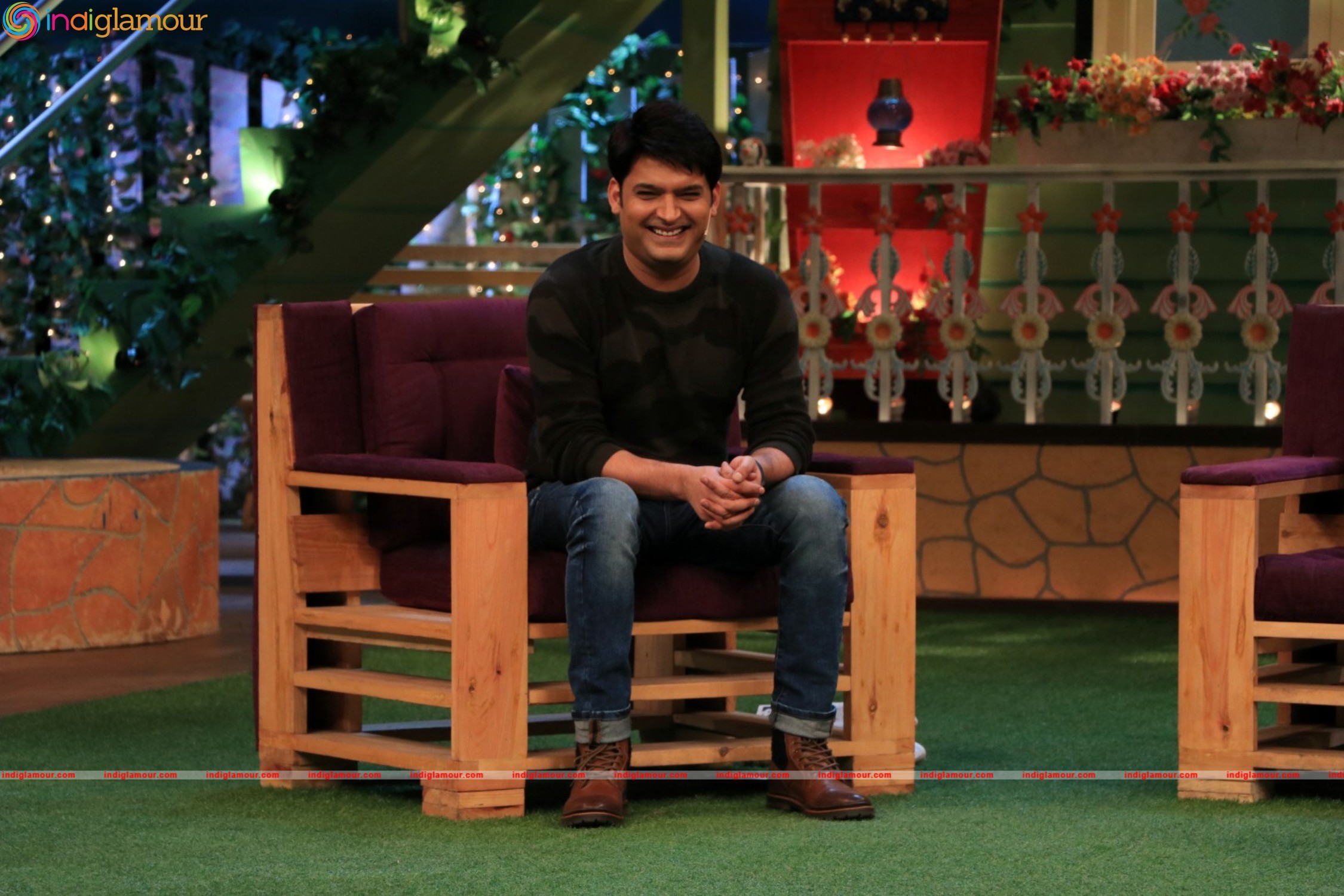 Sonakshi Sinha Promotes Film Akira At The Kapil Sharma Show Event hd photo
