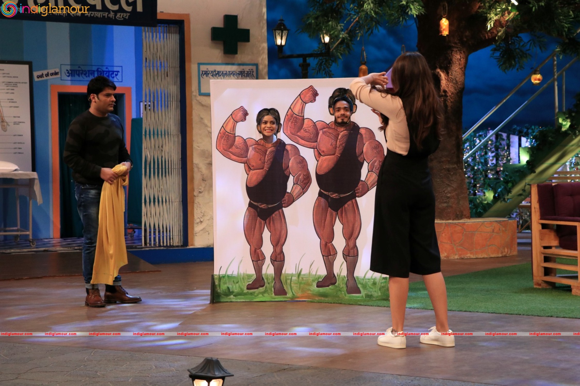 Sonakshi Sinha Promotes Film Akira At The Kapil Sharma Show Event hd photo