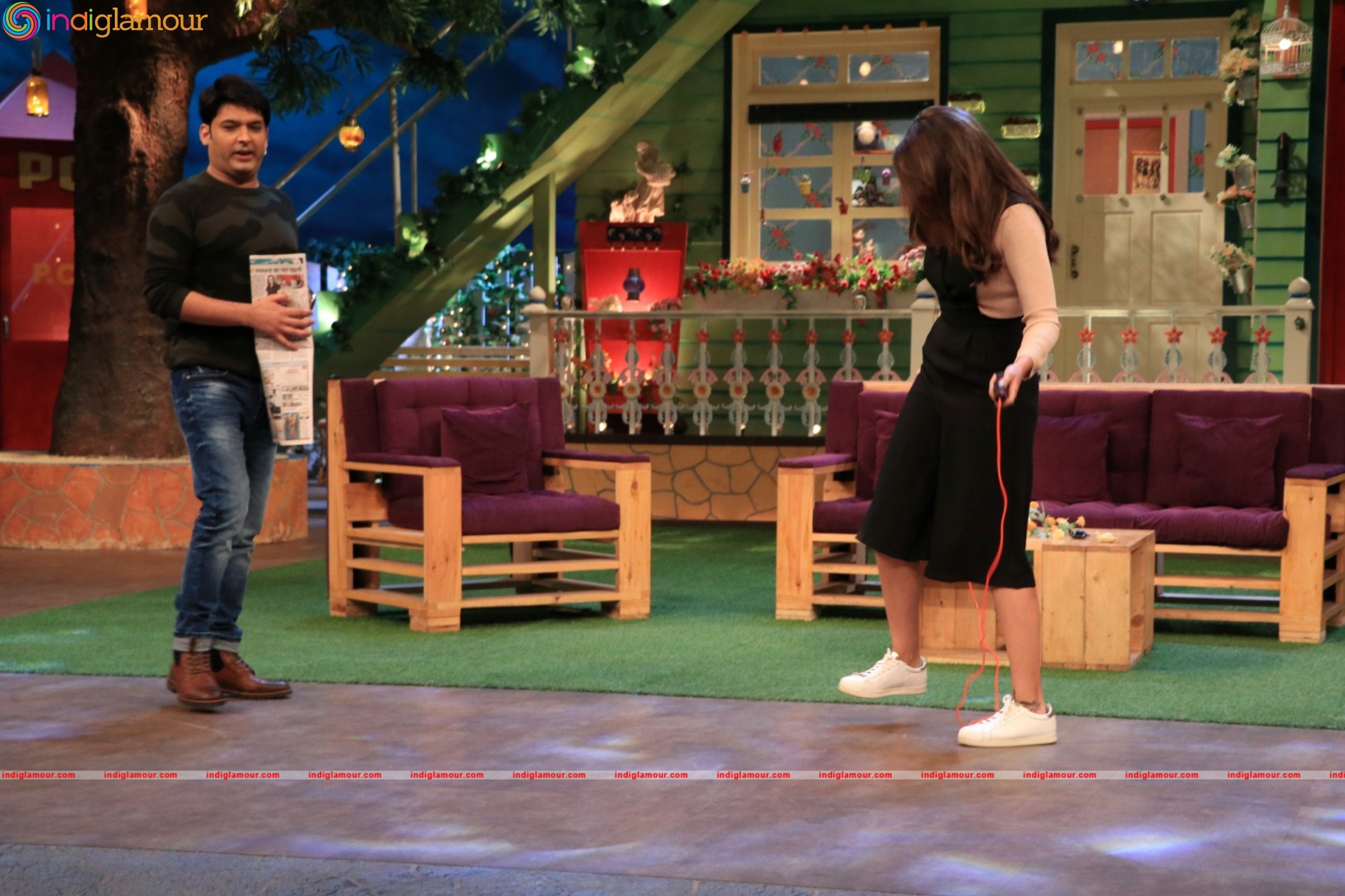 Sonakshi Sinha Promotes Film Akira At The Kapil Sharma Show Event hd photo