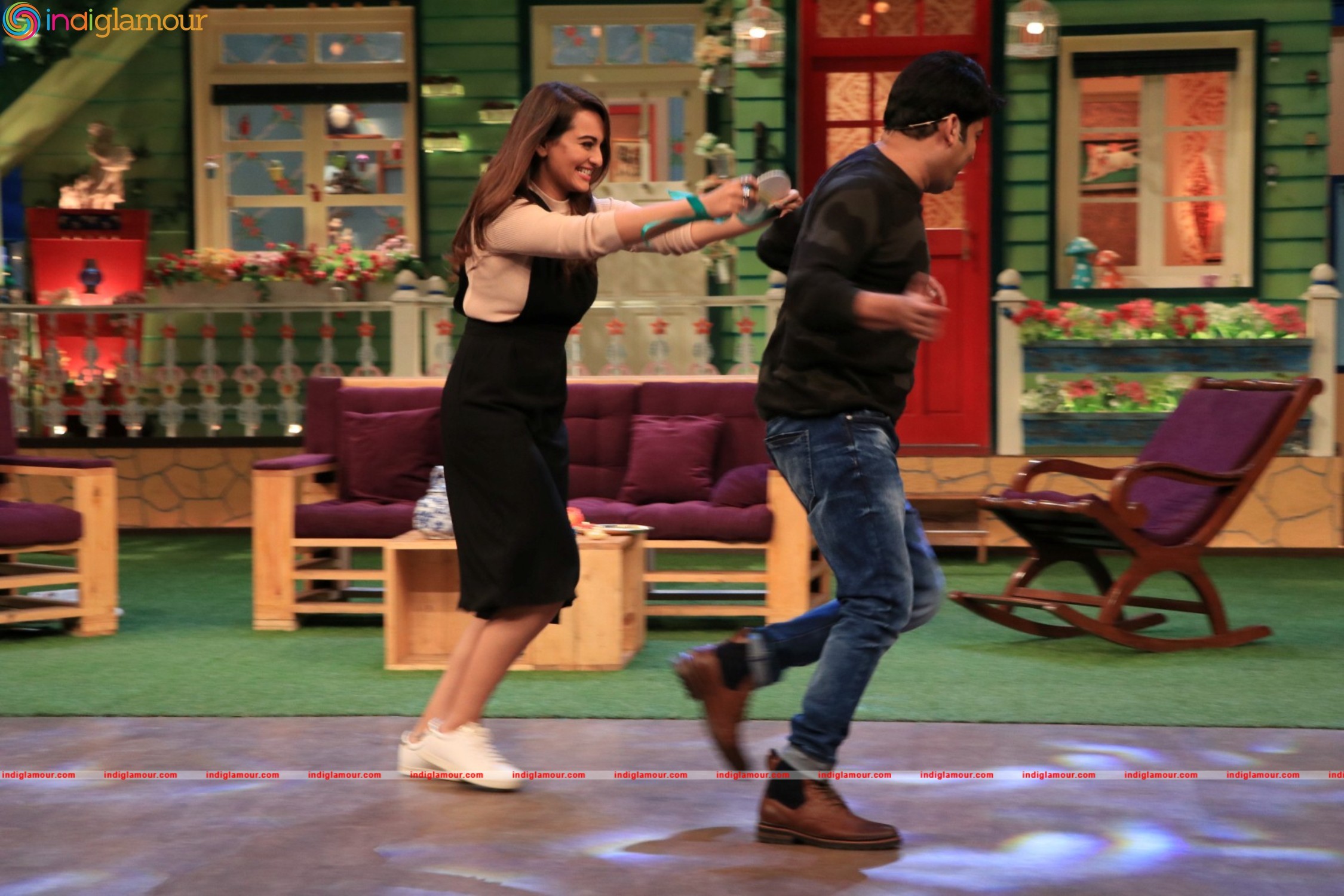 Sonakshi Sinha Promotes Film Akira At The Kapil Sharma Show Event hd photo