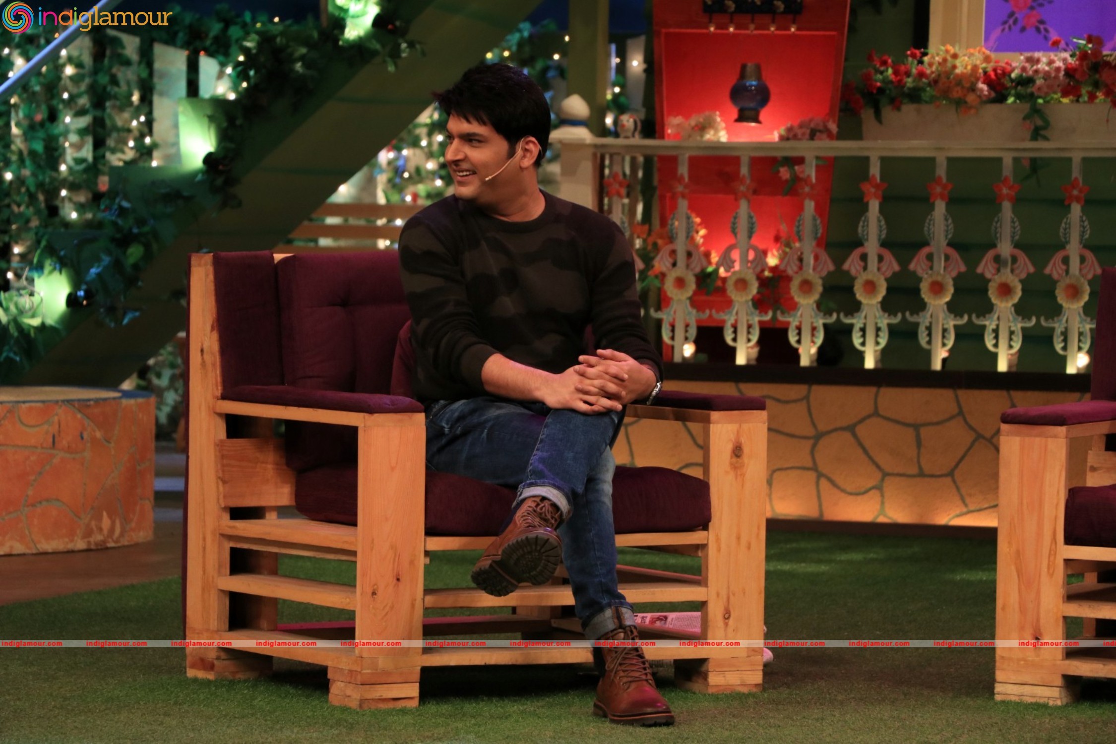 Sonakshi Sinha Promotes Film Akira At The Kapil Sharma Show Event hd photo