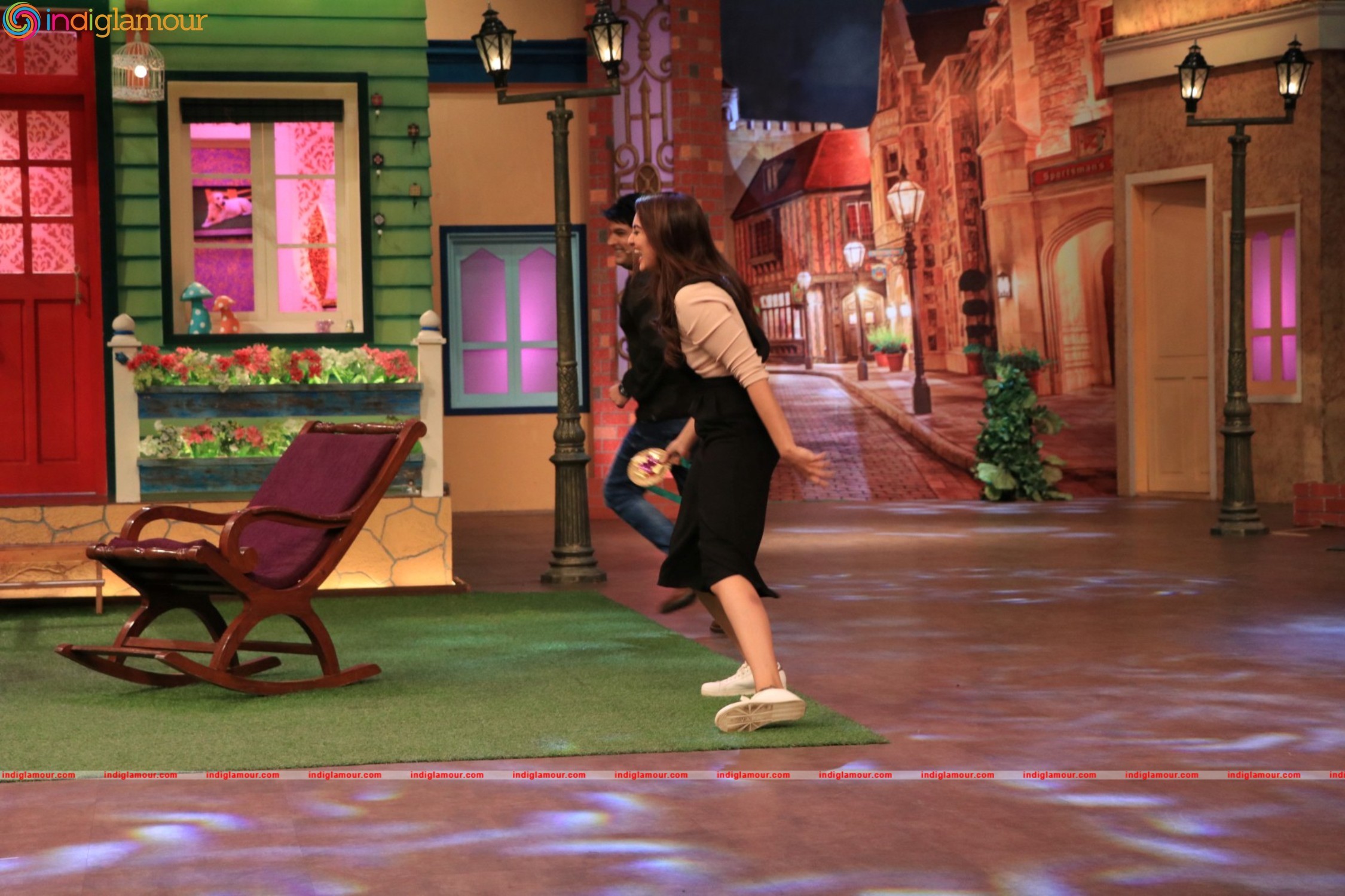 Sonakshi Sinha Promotes Film Akira At The Kapil Sharma Show Event hd photo