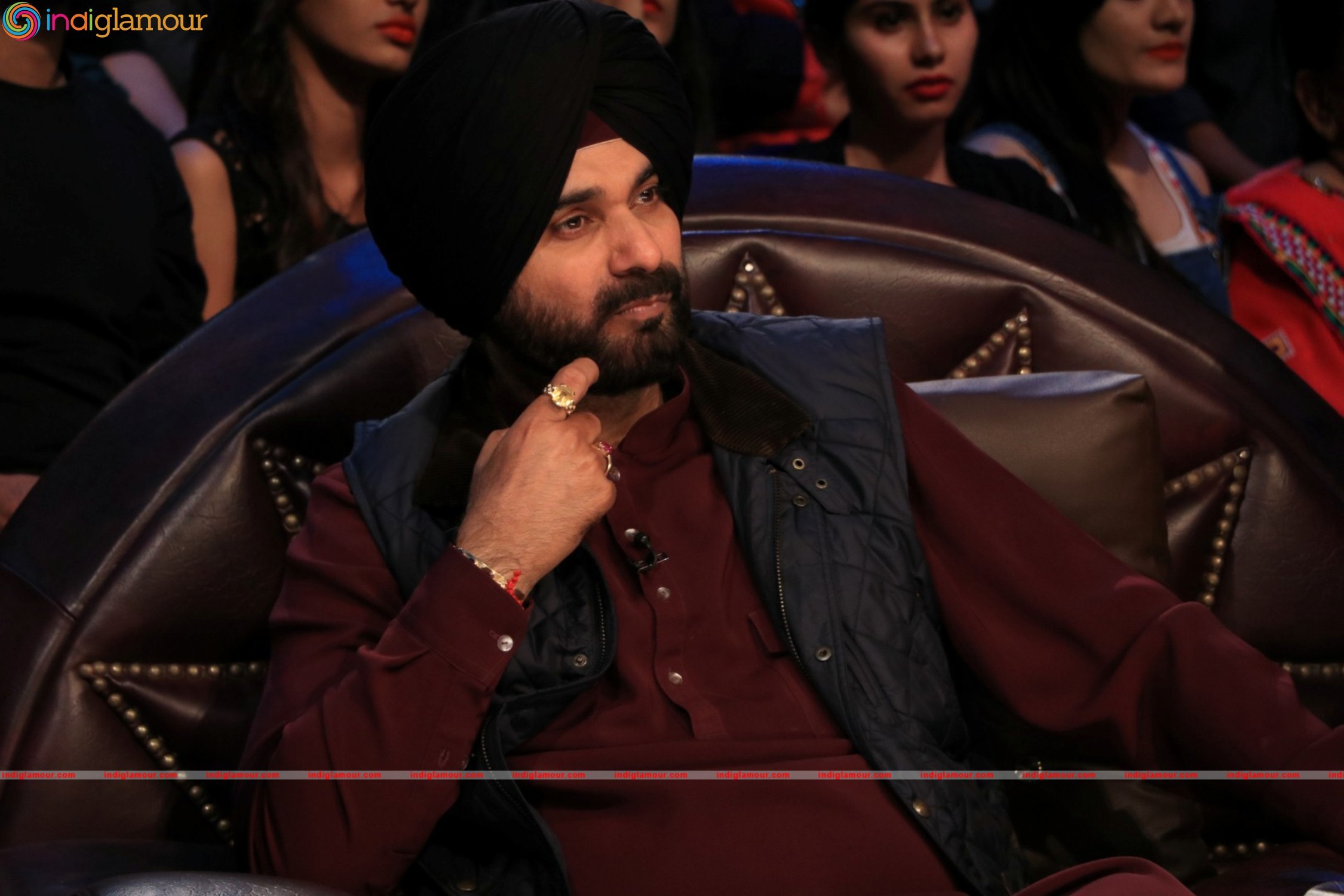 Sonakshi Sinha Promotes Film Akira At The Kapil Sharma Show Event hd photo