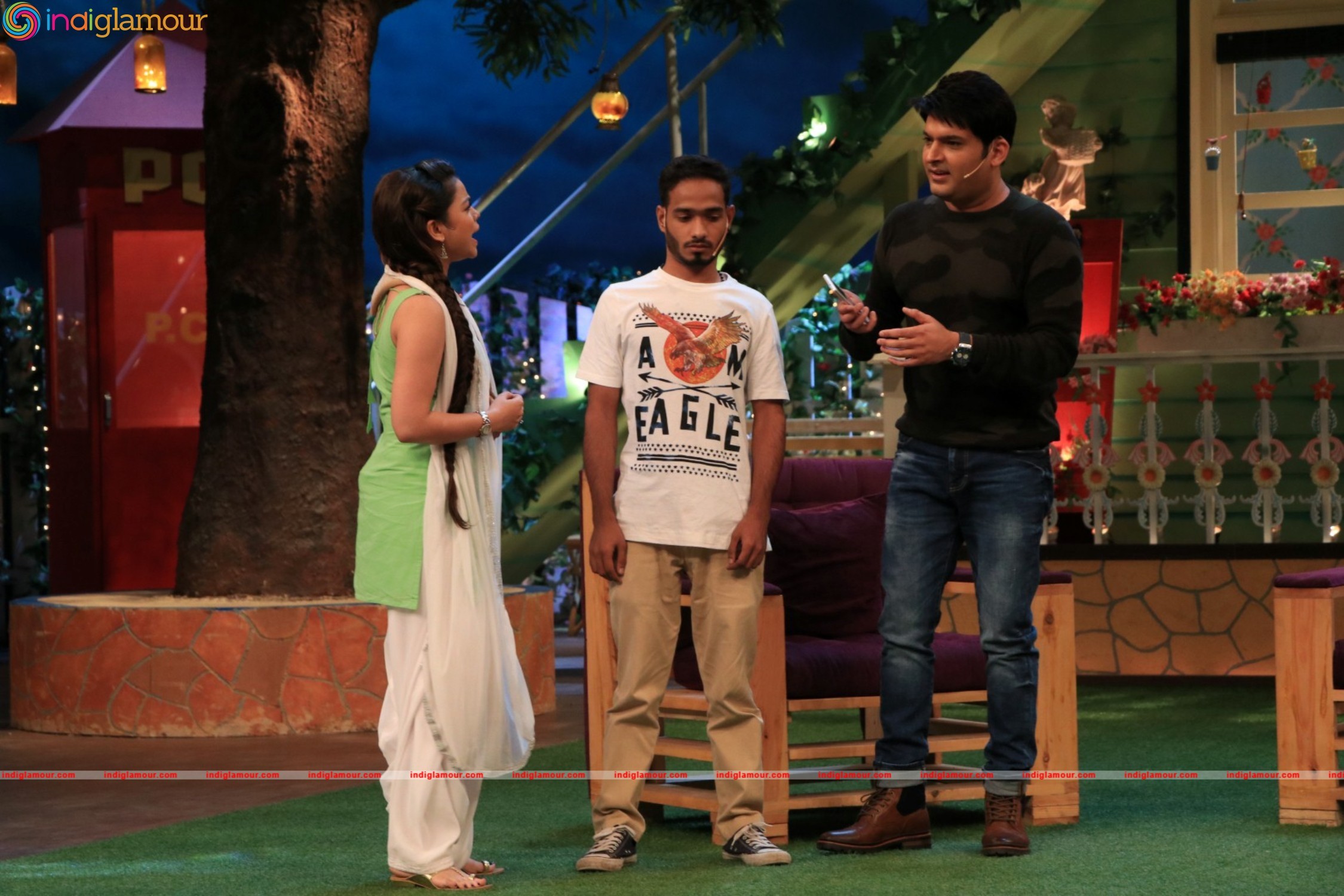 Sonakshi Sinha Promotes Film Akira At The Kapil Sharma Show Event hd photo