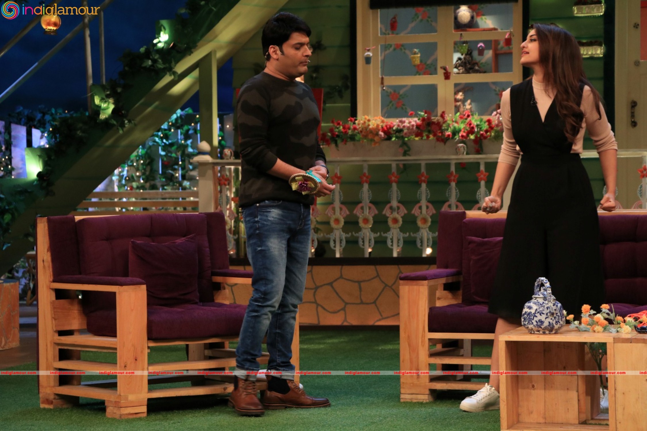 Sonakshi Sinha Promotes Film Akira At The Kapil Sharma Show Event hd photo