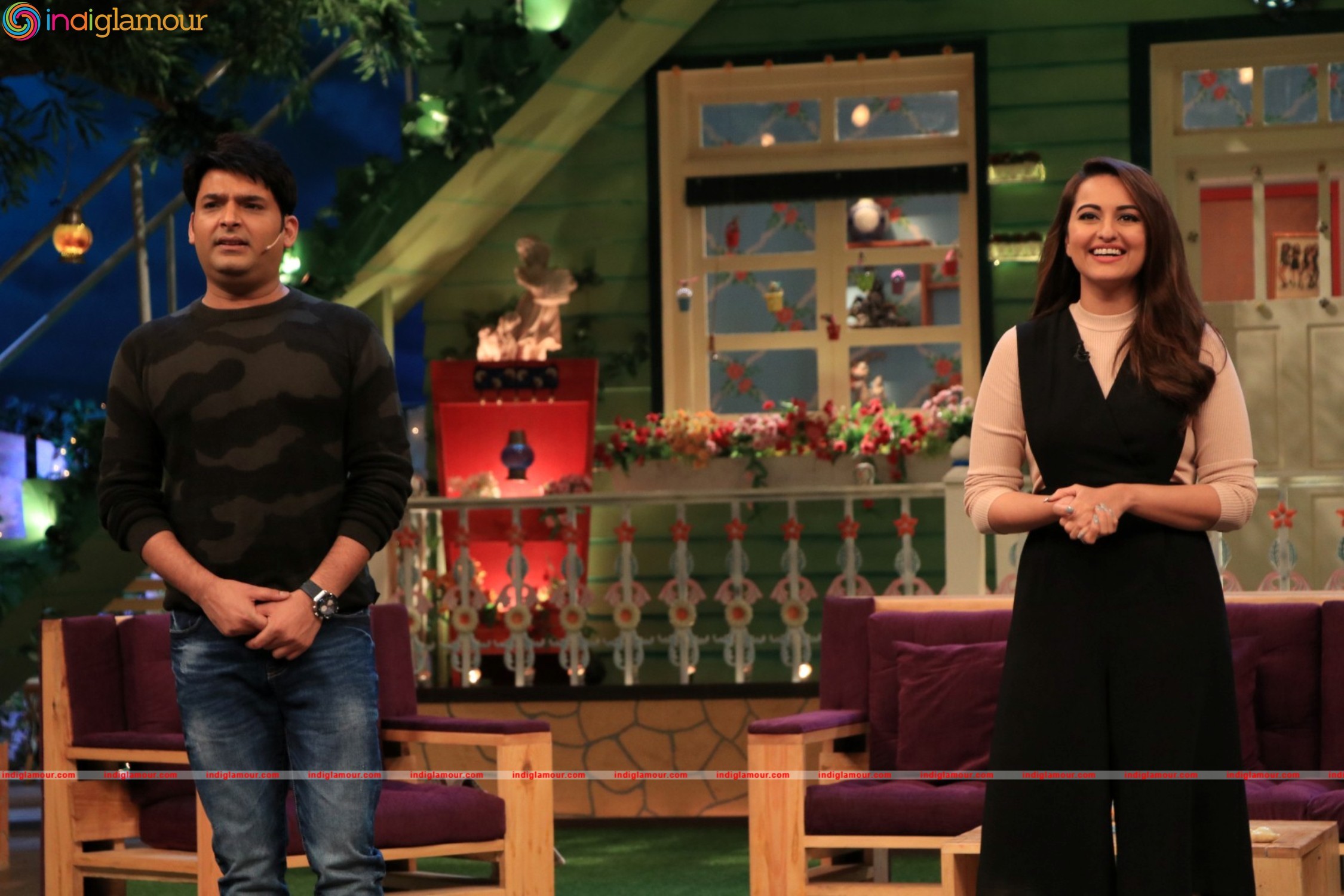 Sonakshi Sinha Promotes Film Akira At The Kapil Sharma Show Event hd photo