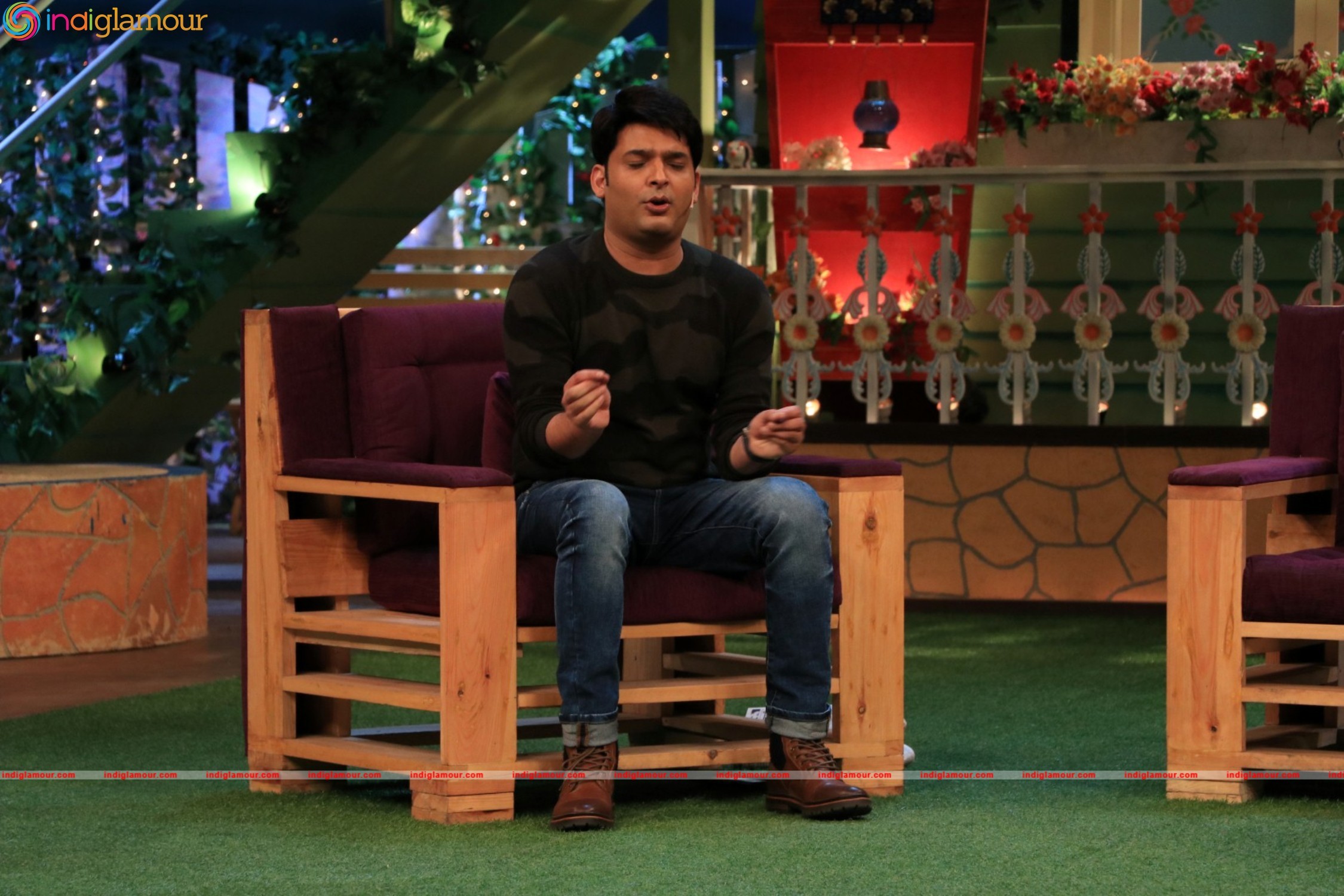 Sonakshi Sinha Promotes Film Akira At The Kapil Sharma Show Event hd photo