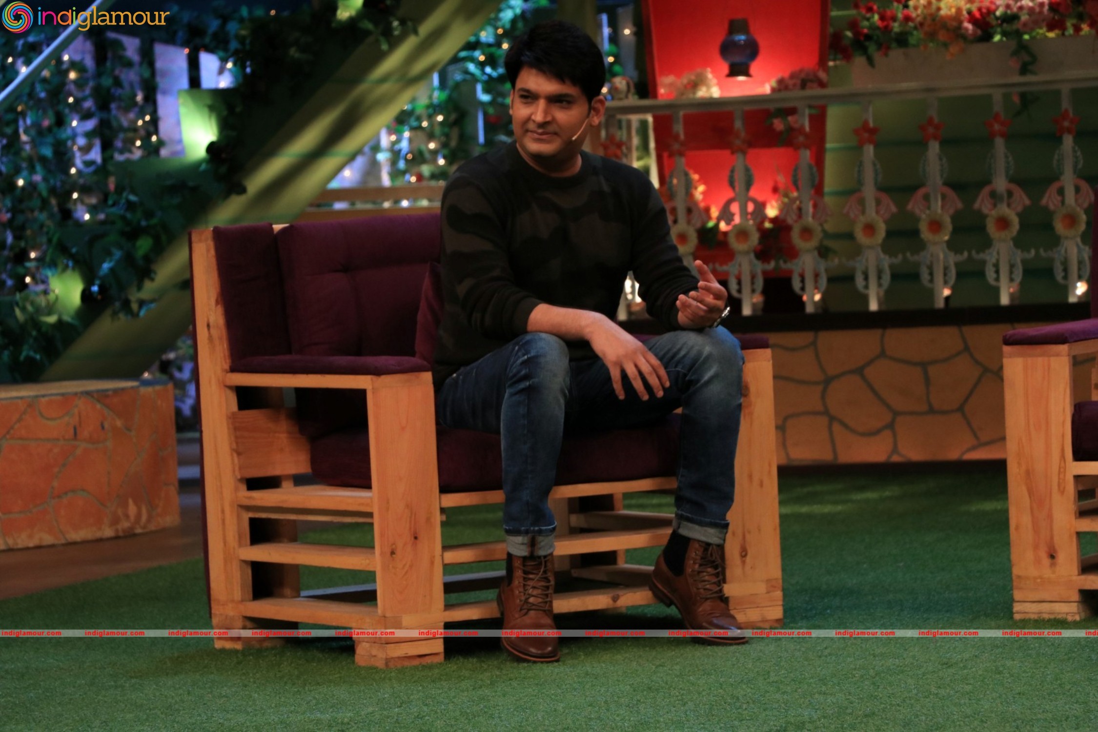 Sonakshi Sinha Promotes Film Akira At The Kapil Sharma Show Event hd photo