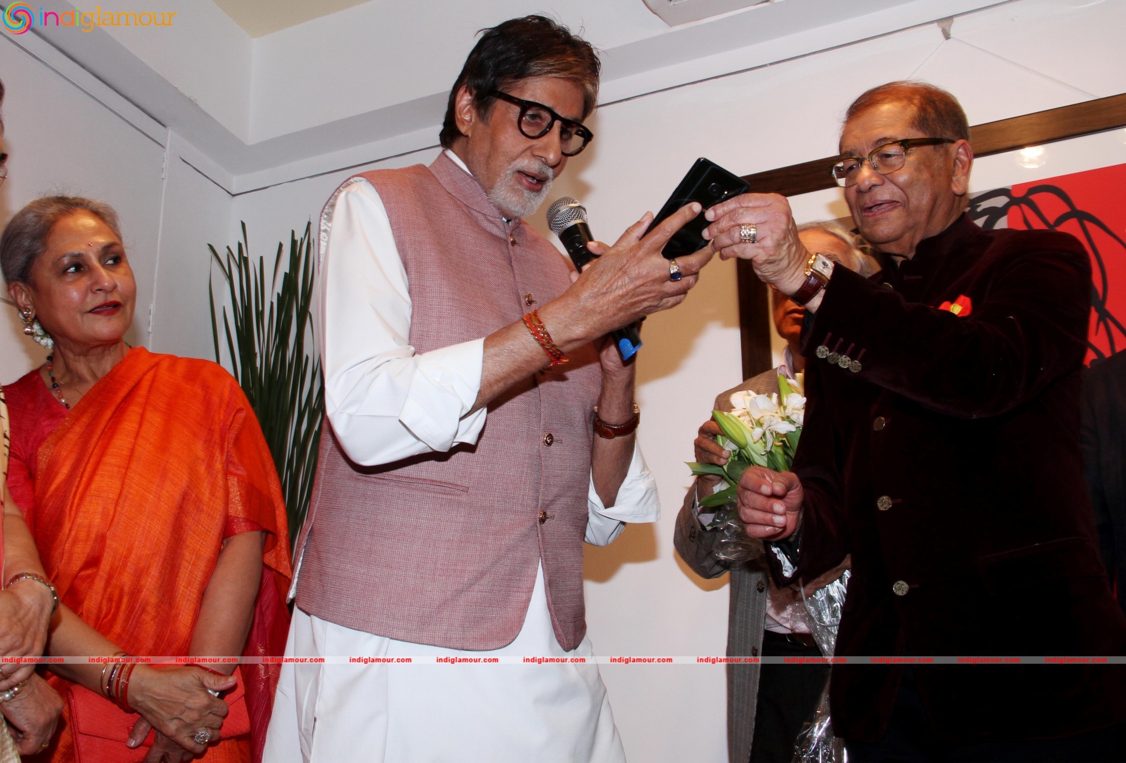 Amitabh Bachchan launches Dilip De's digital art exhibition (1) Event hd photo