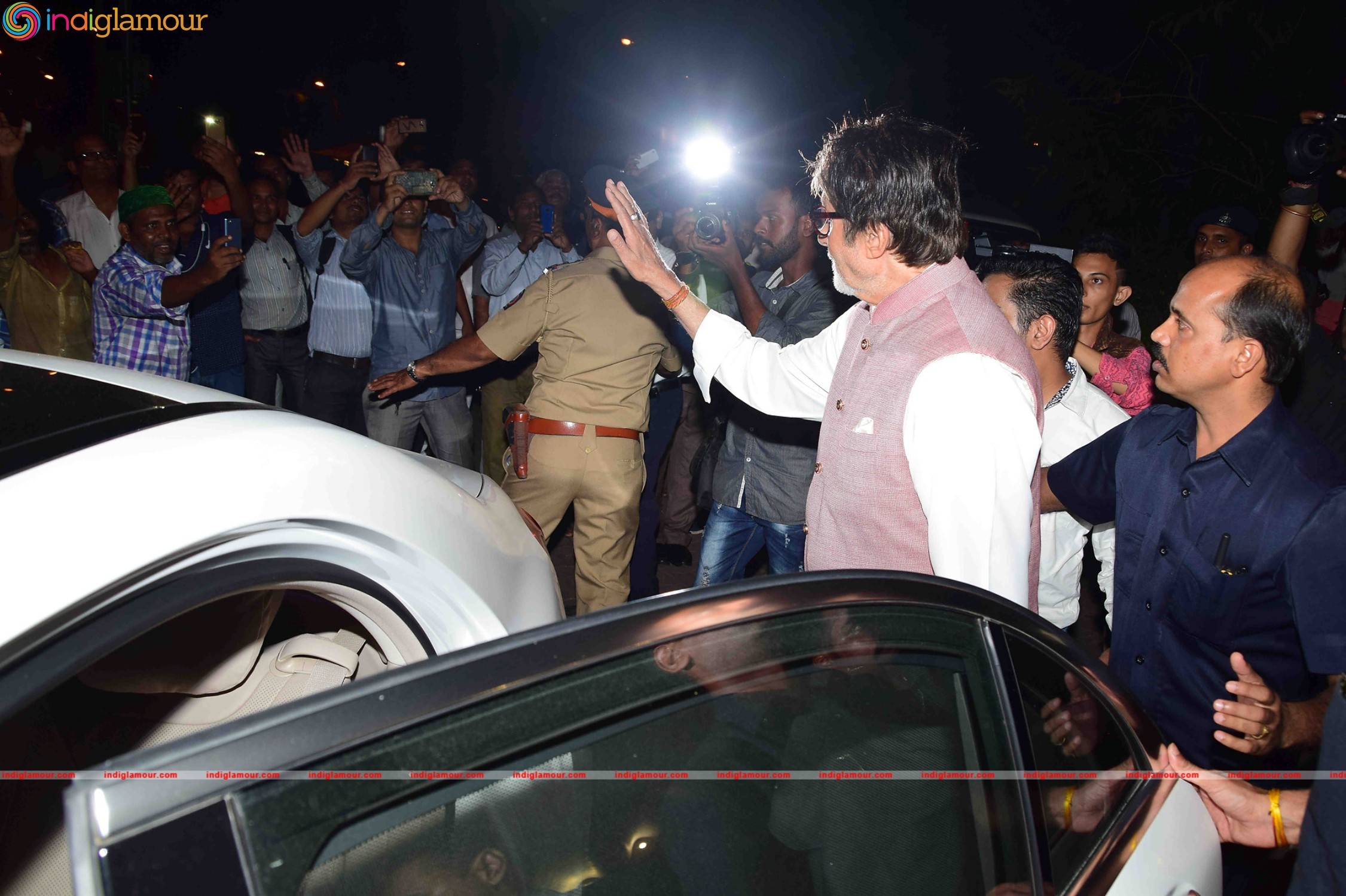 Amitabh Bachchan launches Dilip De's digital art exhibition (1) Event hd photo