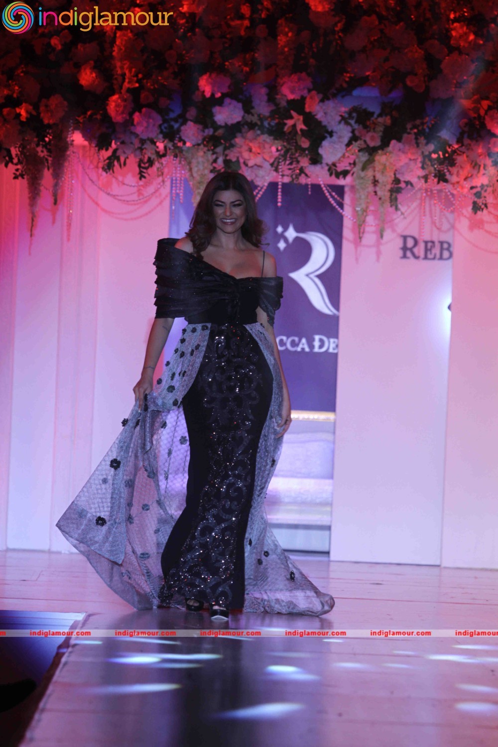 Bollywood stars launch at Sushmita Sen walk ramp Event hd photo